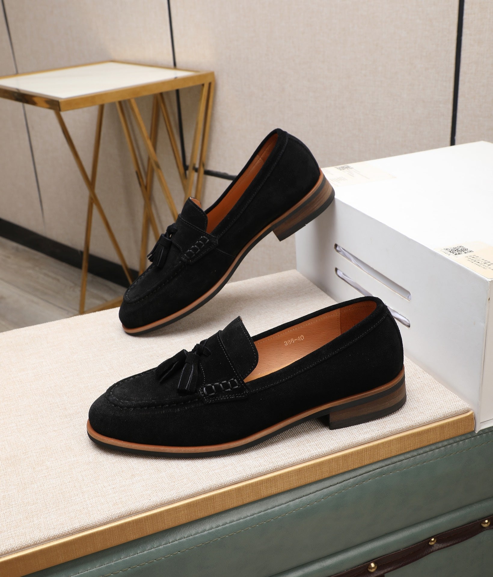 GG Men's Tassel Loafer Black Suede 440167