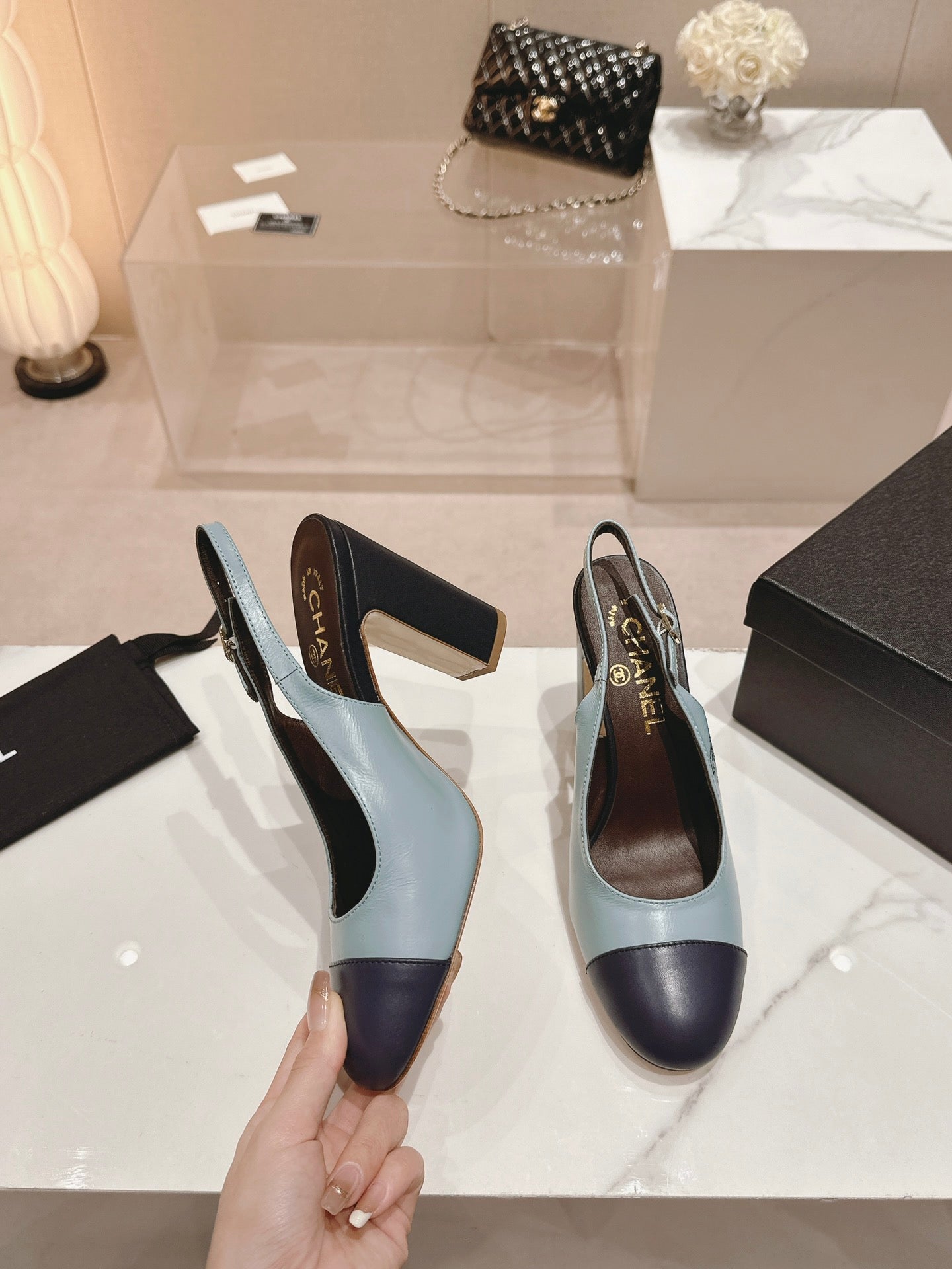 CC 24P SLINGBACKS 95MM TURQUOISE BLACK LAMBSKIN