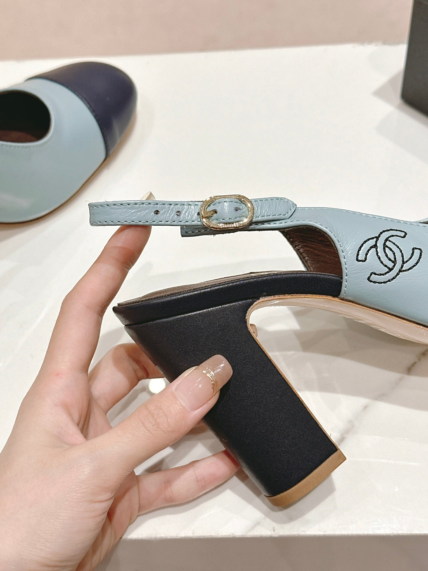 CC 24P SLINGBACKS 95MM TURQUOISE BLACK LAMBSKIN