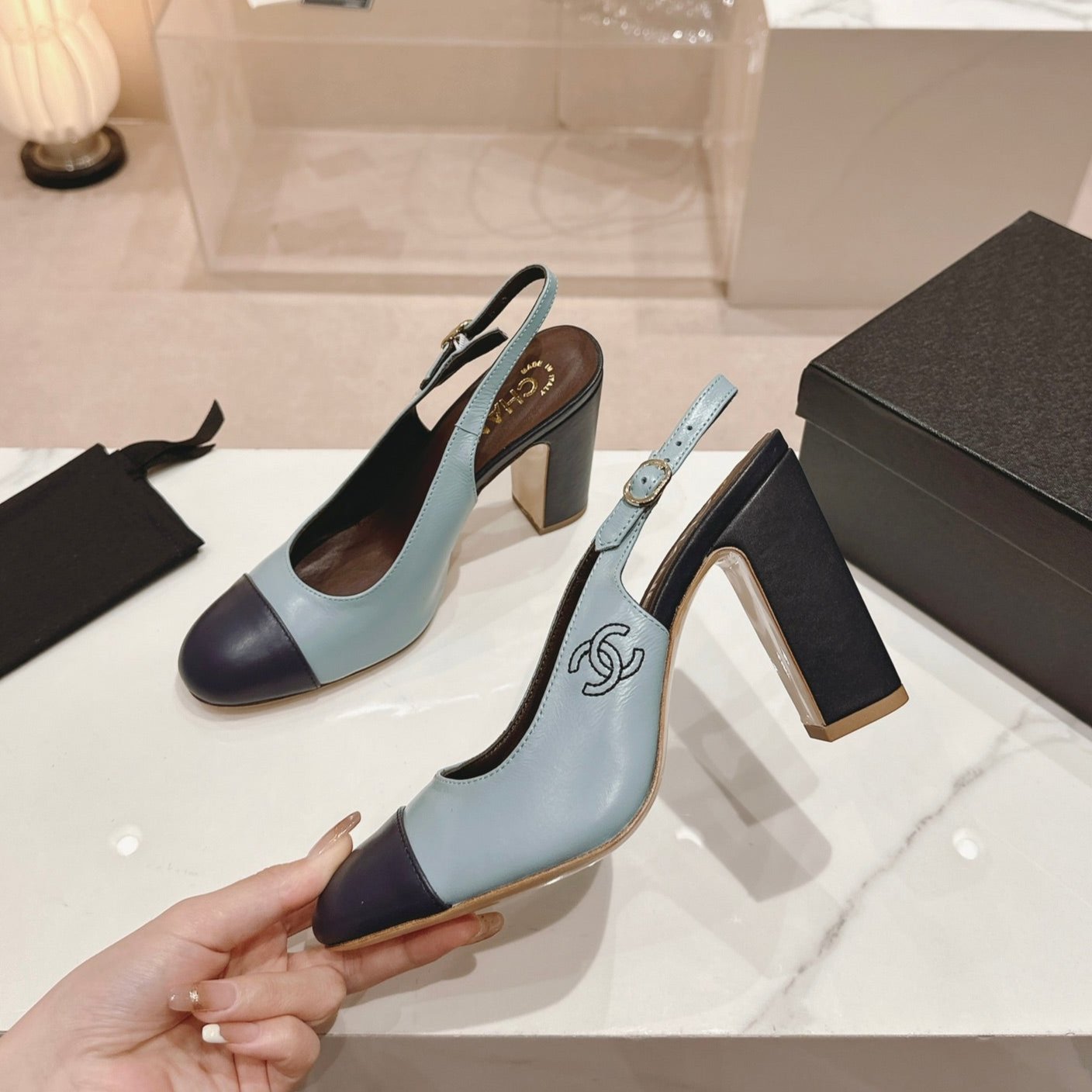 CC 24P SLINGBACKS 95MM TURQUOISE BLACK LAMBSKIN