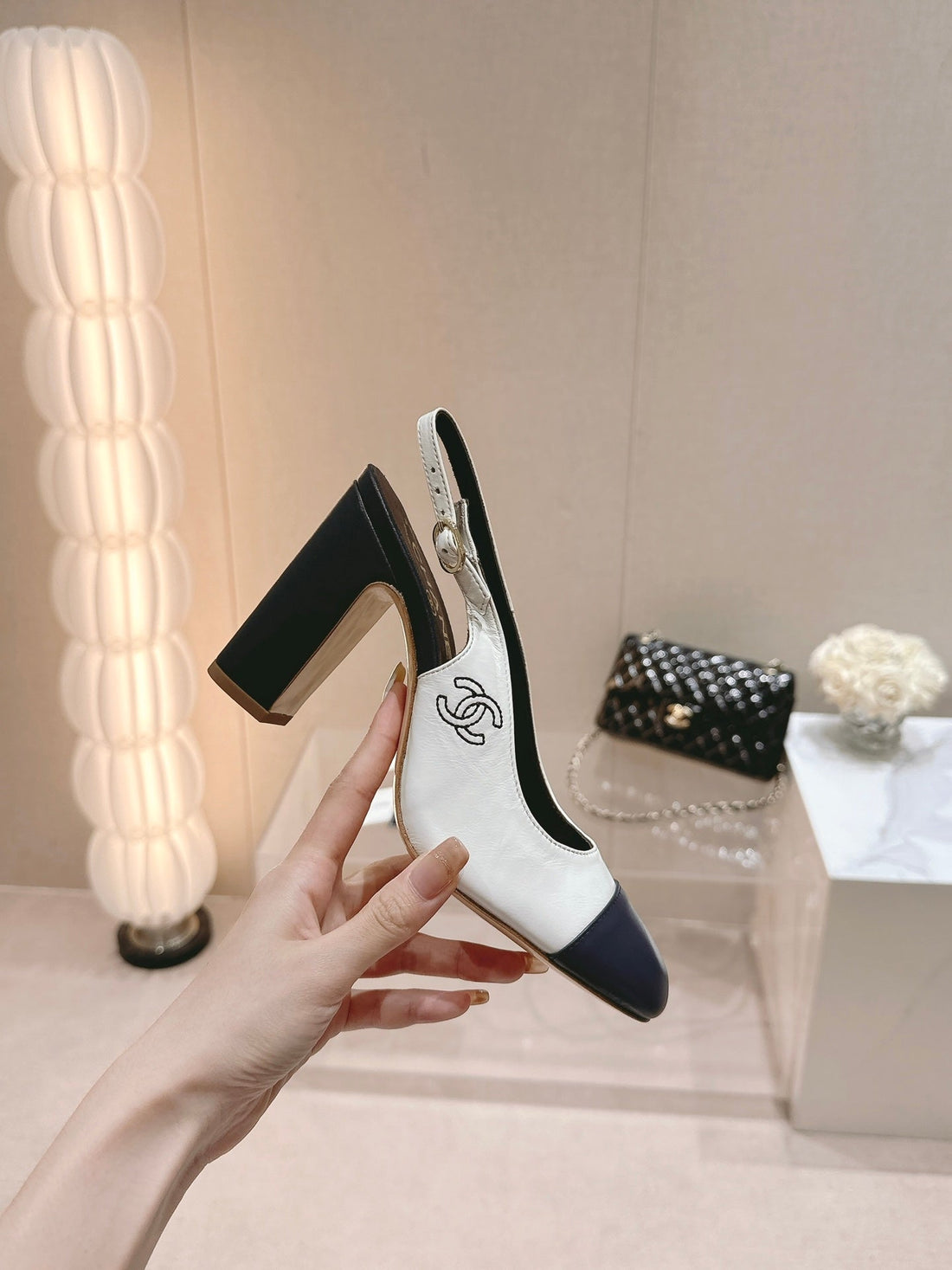 CC 24P SLINGBACKS 95MM WHITE BLACK LAMBSKIN