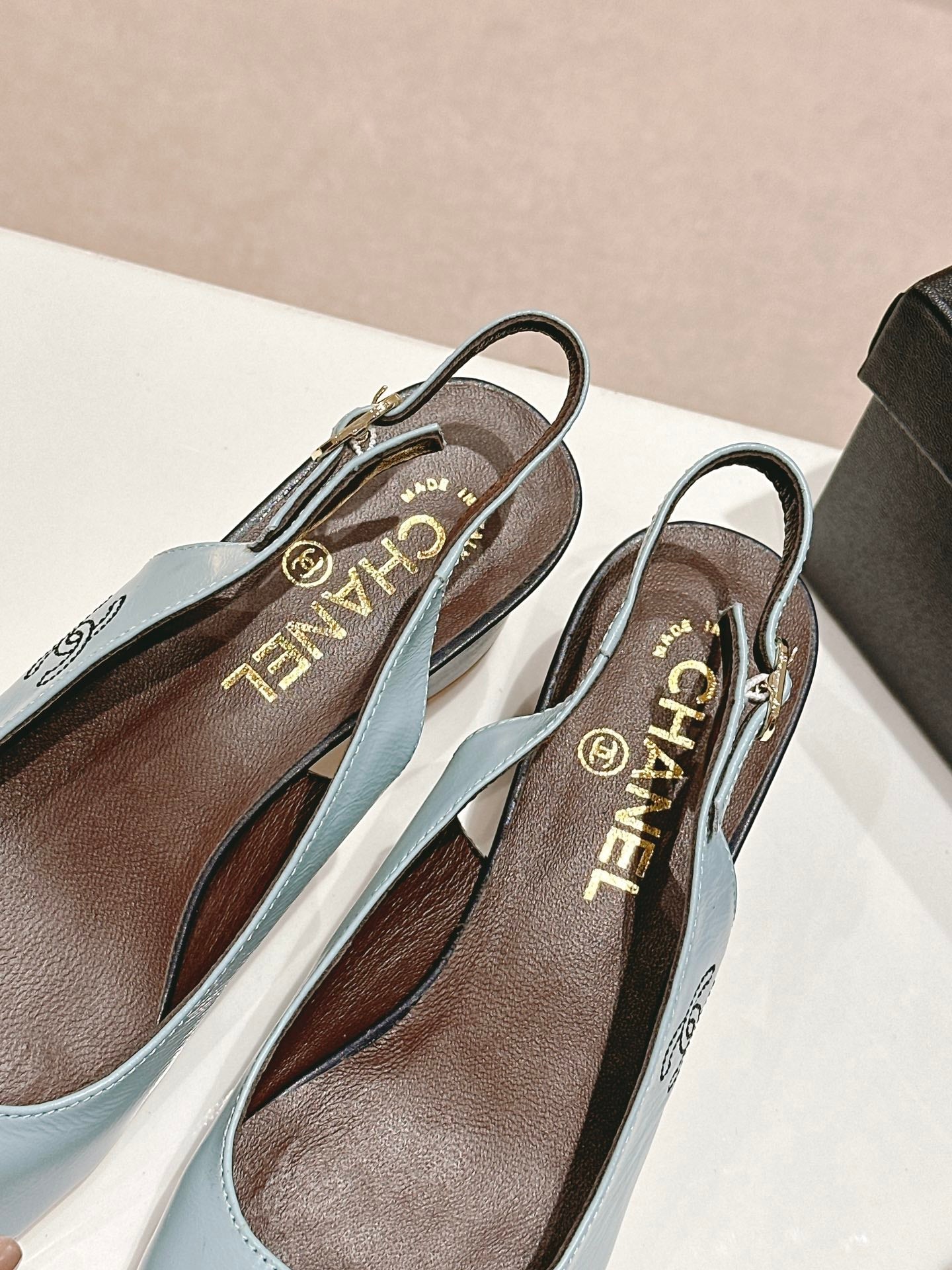 CC 24P SLINGBACKS 45MM TURQUOISE BLACK LAMBSKIN