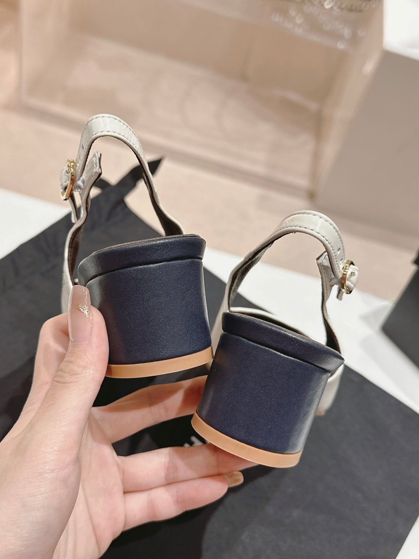 CC 24P SLINGBACKS 45MM WHITE BLACK LAMBSKIN