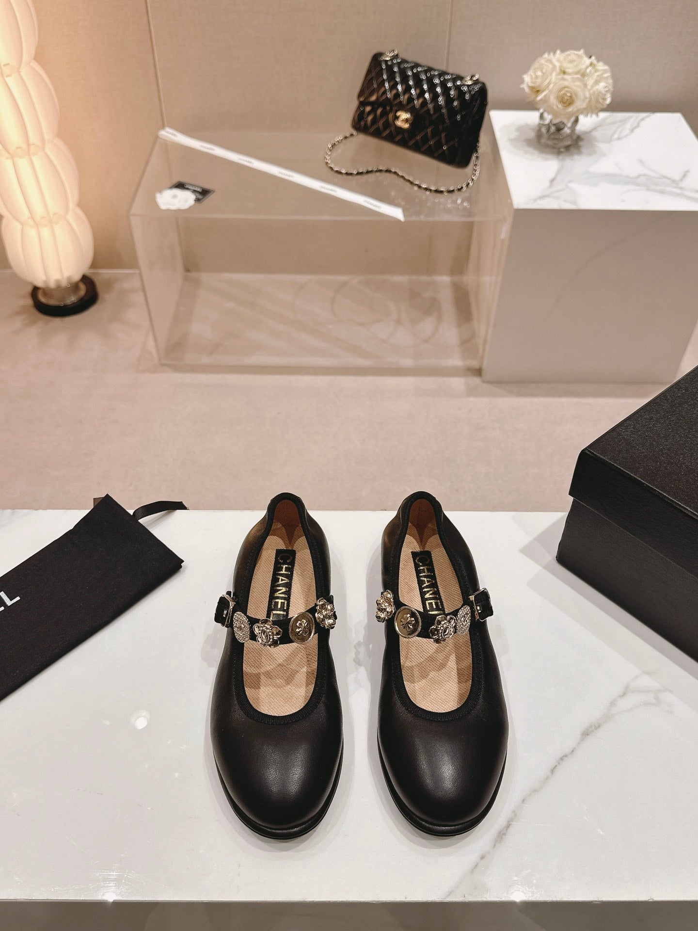 CC MARY JANES BLACK CALFSKIN LIGHT GOLD METALIC