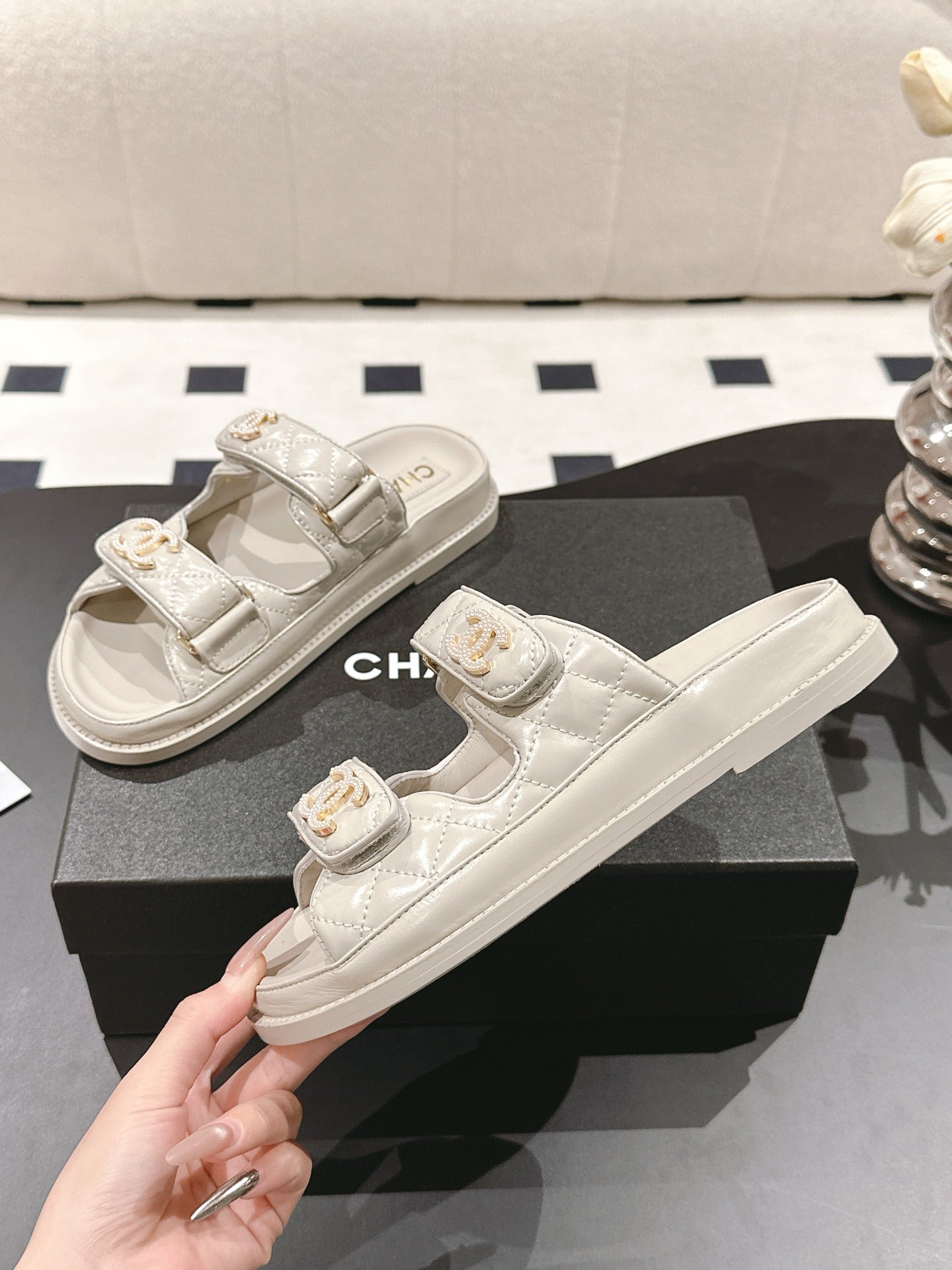 CC 25 Dad Sandal Mule Beige Gray Patent Leather 237584