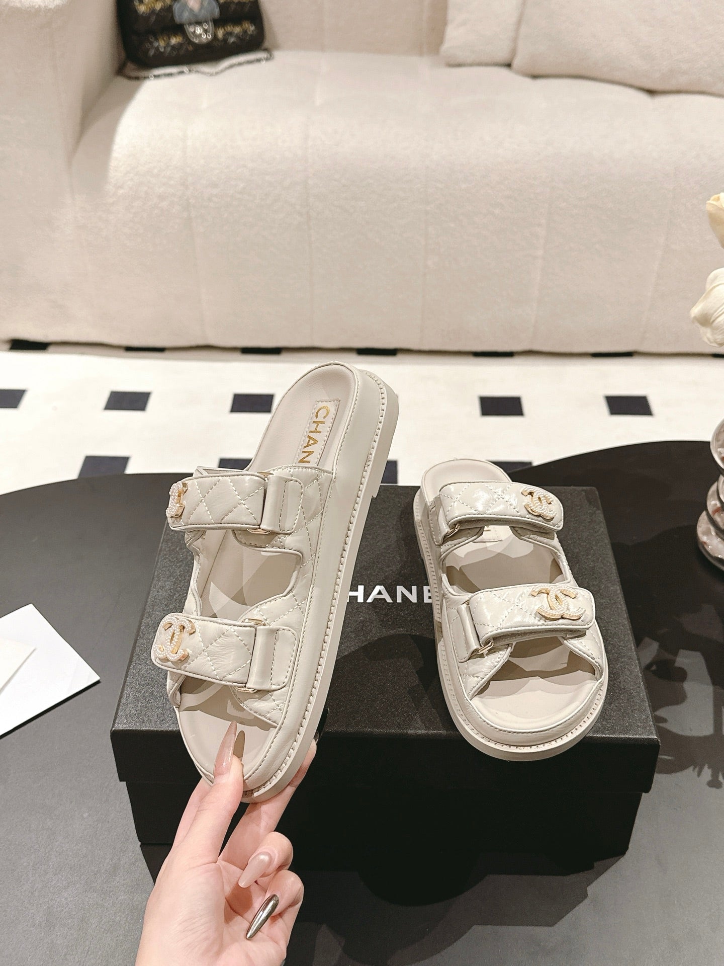 CC 25 Dad Sandal Mule Beige Gray Patent Leather 237584