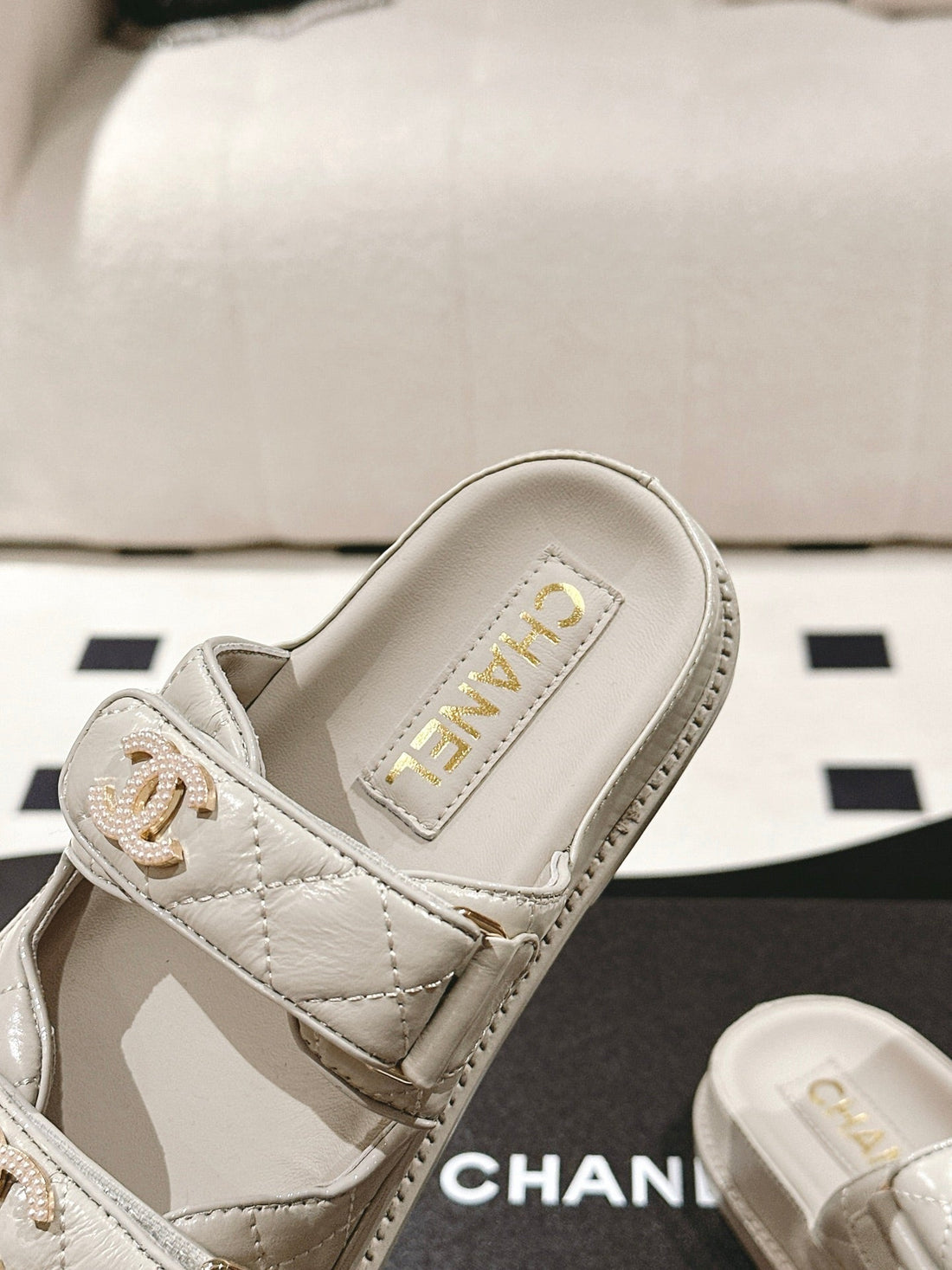 CC 25 Dad Sandal Mule Beige Gray Patent Leather 237584