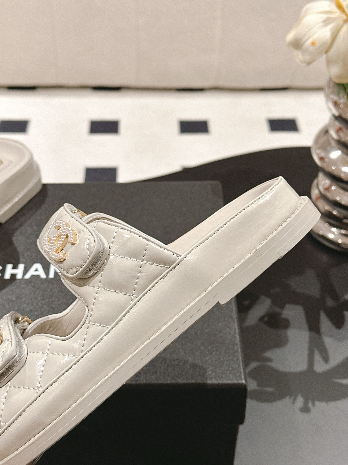 CC 25 Dad Sandal Mule Beige Gray Patent Leather 237584