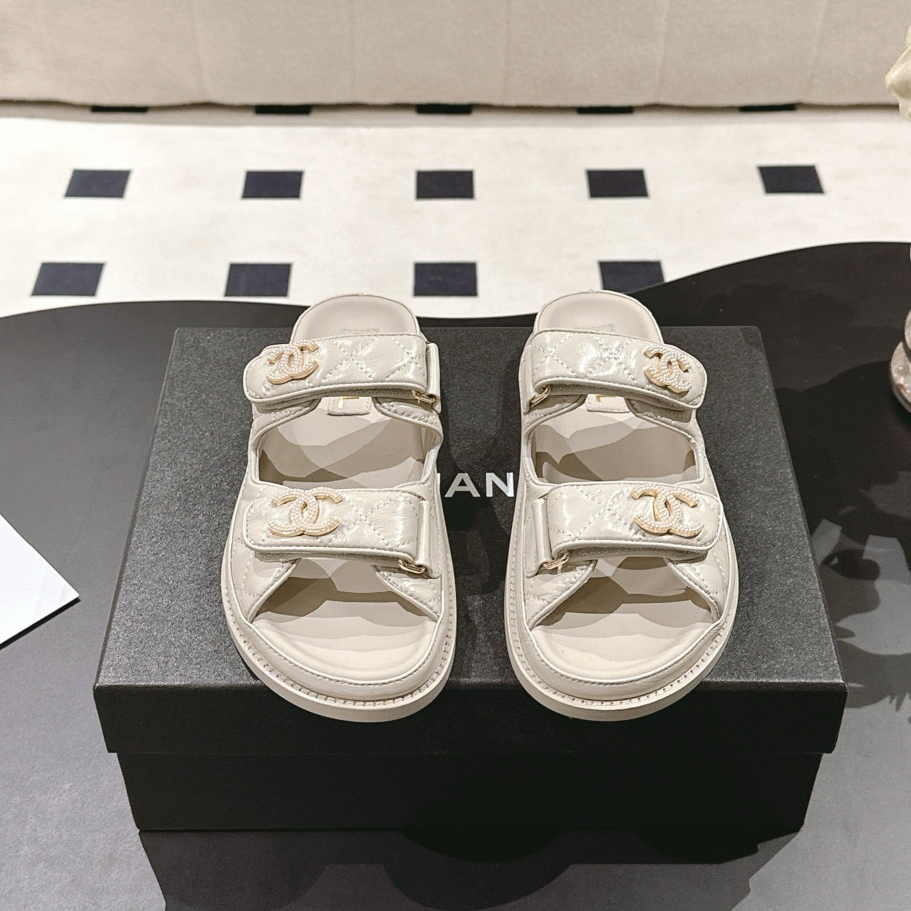 CC 25 Dad Sandal Mule Beige Gray Patent Leather 237584