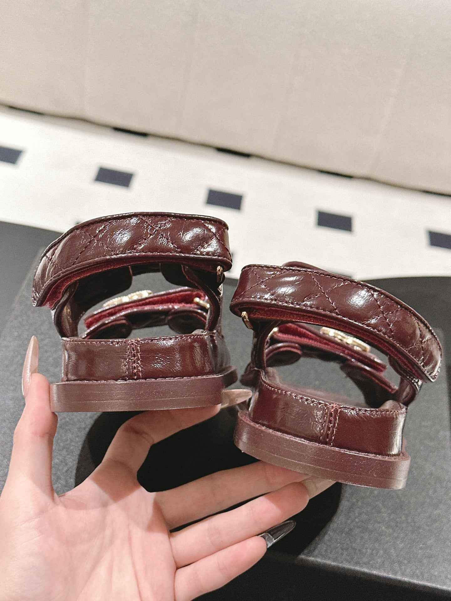 CC 25 Dad Deals Sandals Deep Brown Patent Leather 237587