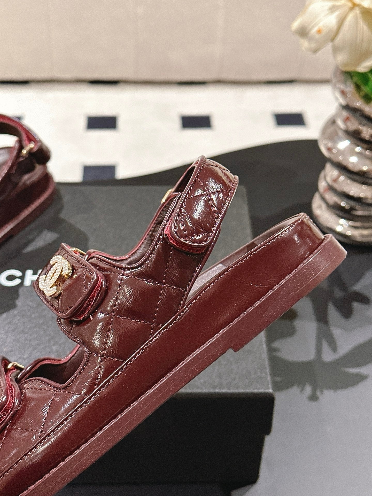 CC 25 Dad Deals Sandals Deep Brown Patent Leather 237587