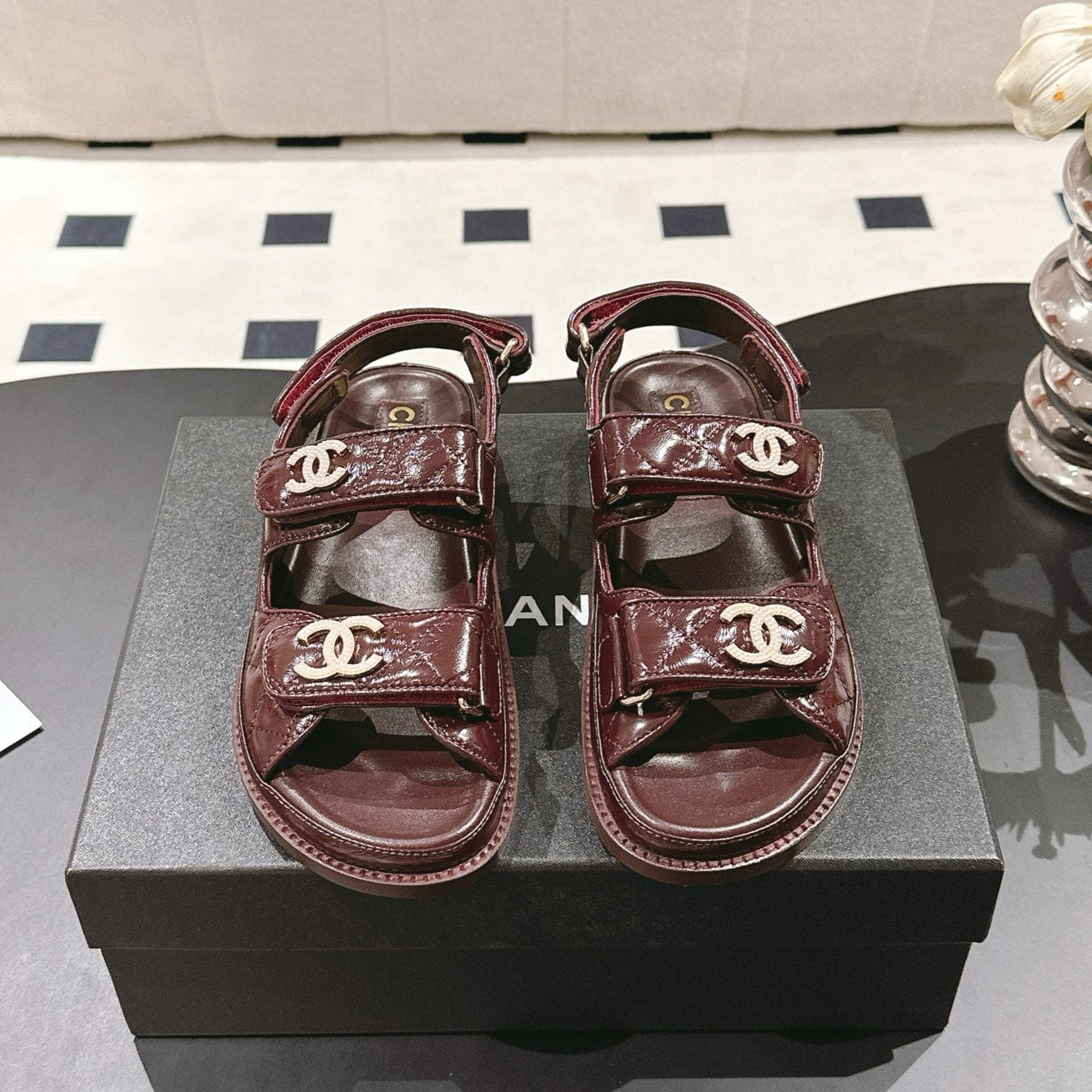 CC 25 Dad Deals Sandals Deep Brown Patent Leather 237587
