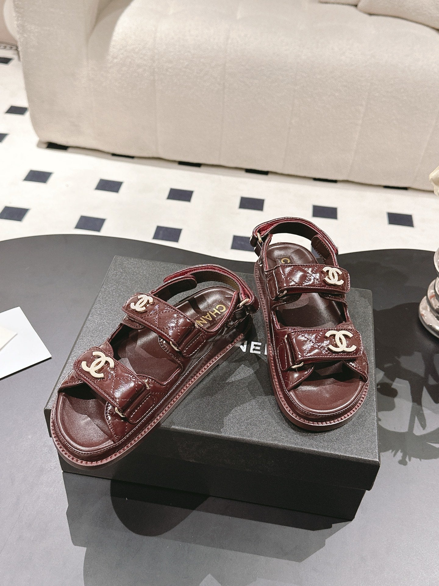 CC 25 Dad Deals Sandals Deep Brown Patent Leather 237587