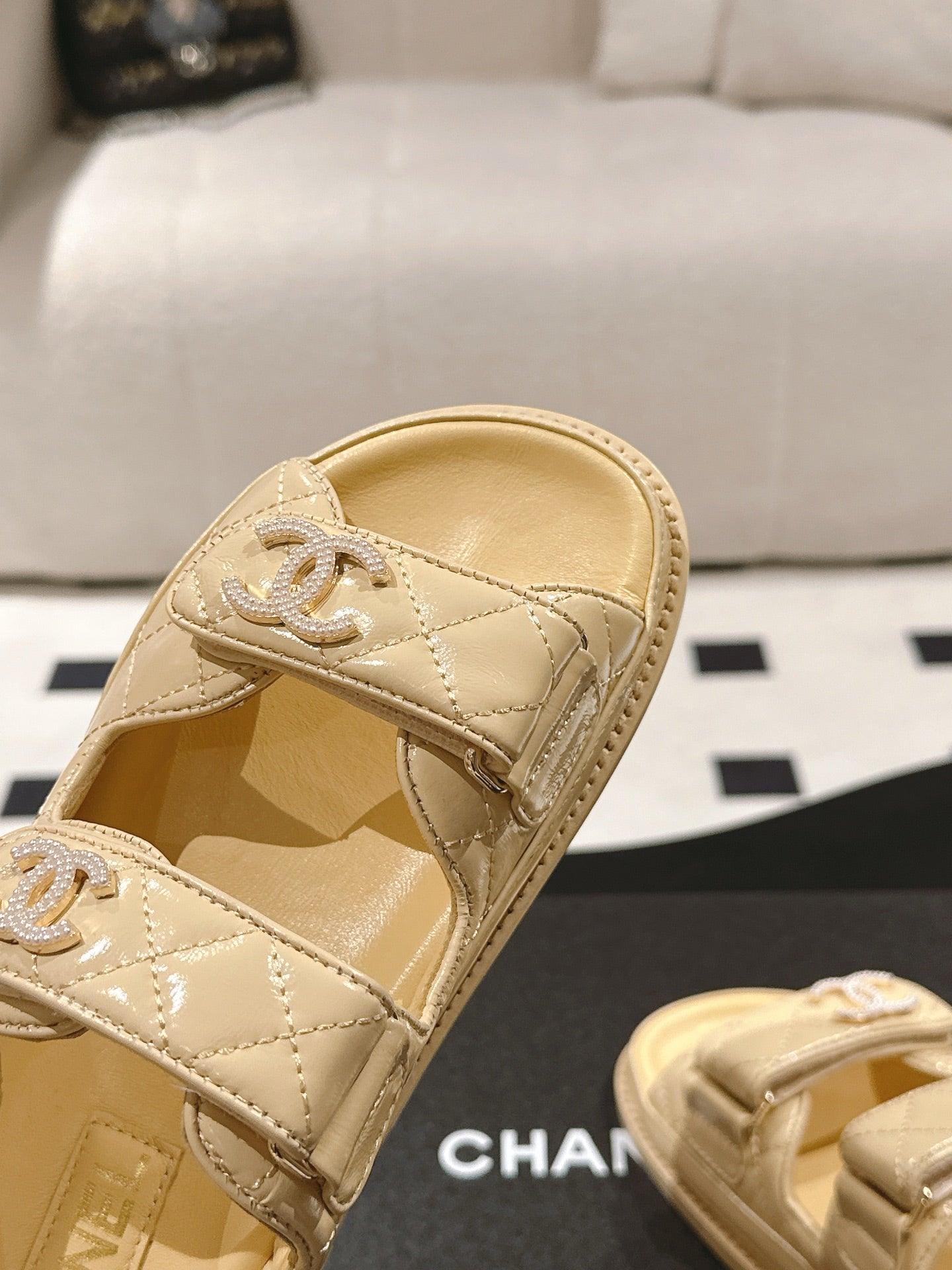 CC 25 Dad Deals Sandals Yellow Pastel Patent Leather 237589