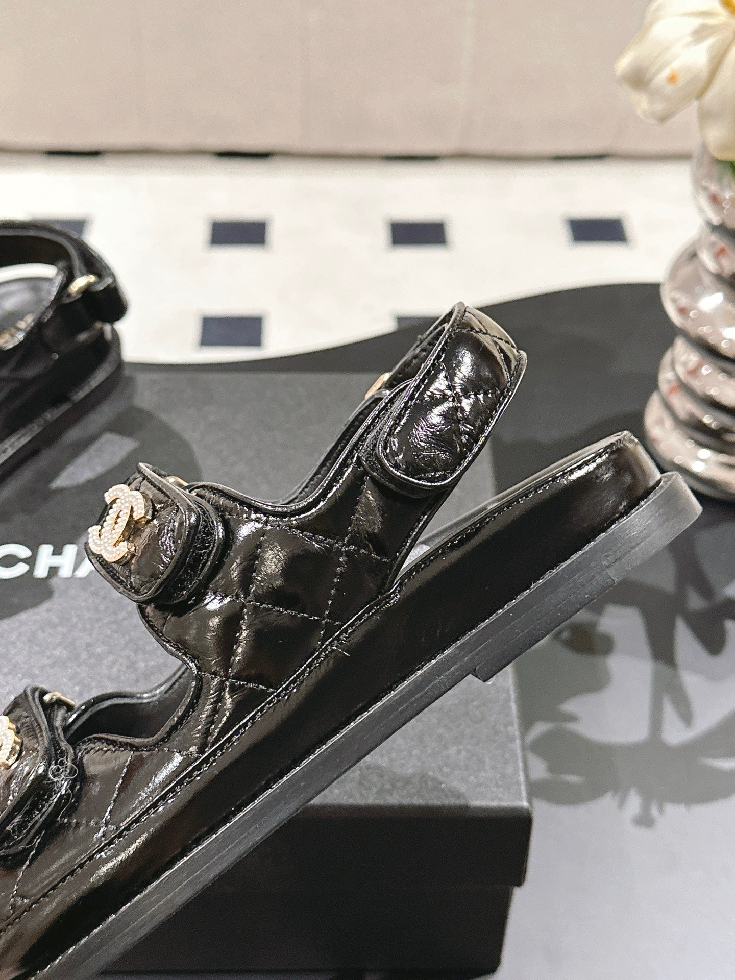 CC 25 Dad Deals Sandals Black Patent Leather 237590