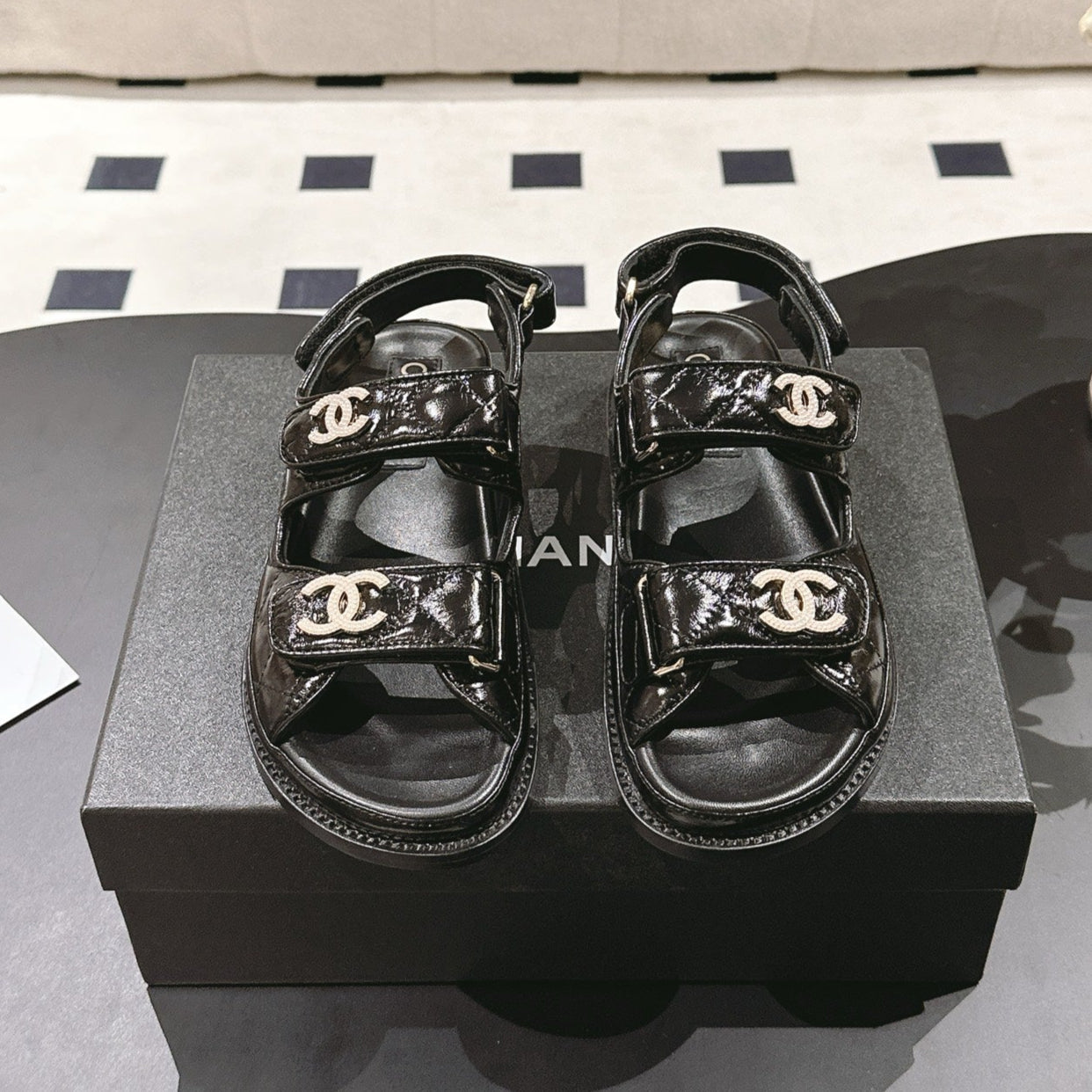 CC 25 Dad Deals Sandals Black Patent Leather 237590