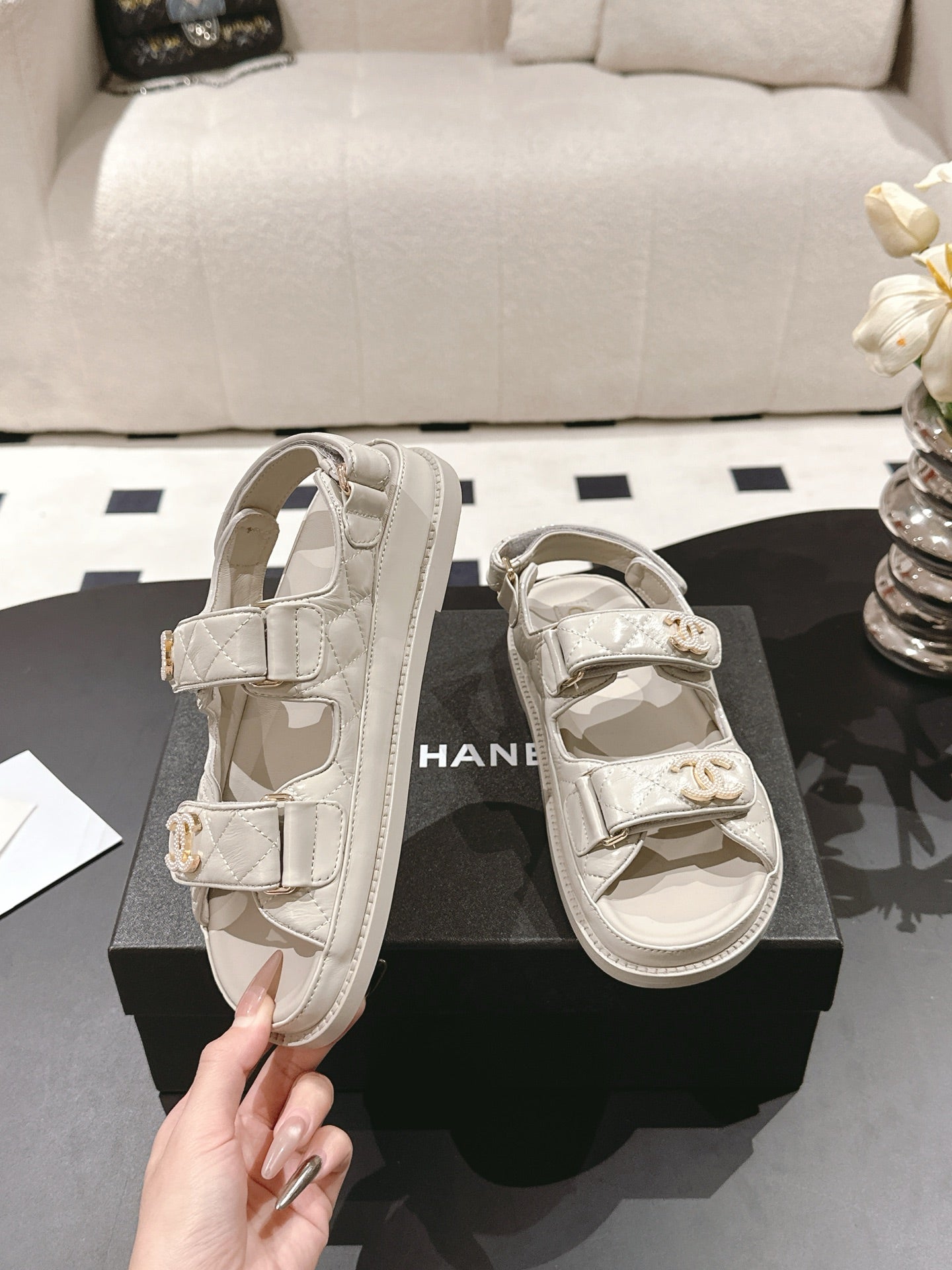 CC 25 Dad Deals Sandals Beige Gray Patent Leather 237592