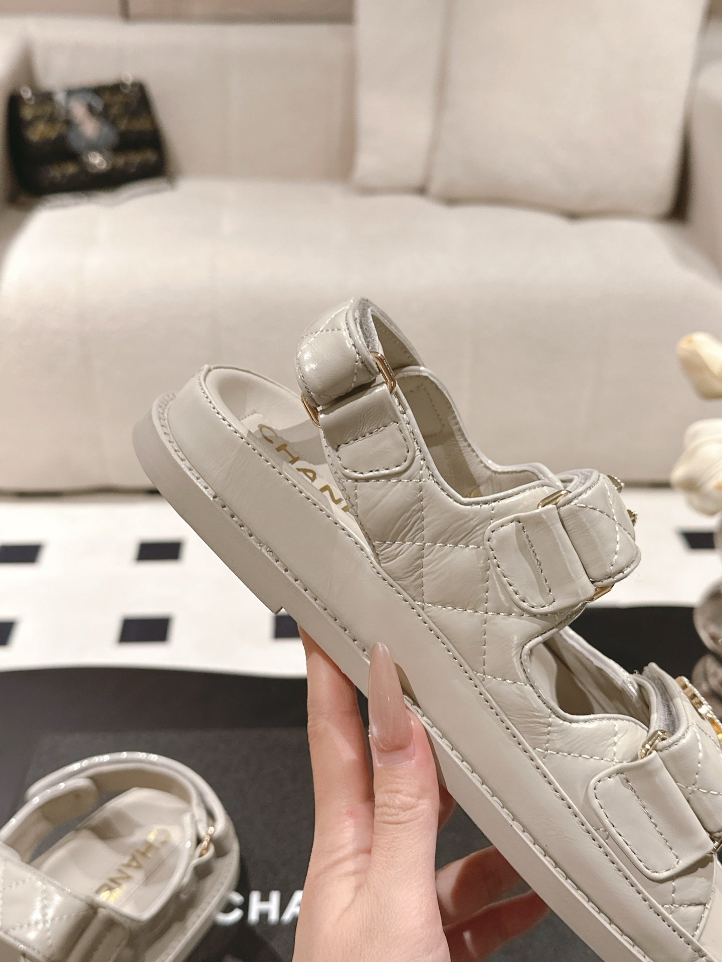 CC 25 Dad Deals Sandals Beige Gray Patent Leather 237592