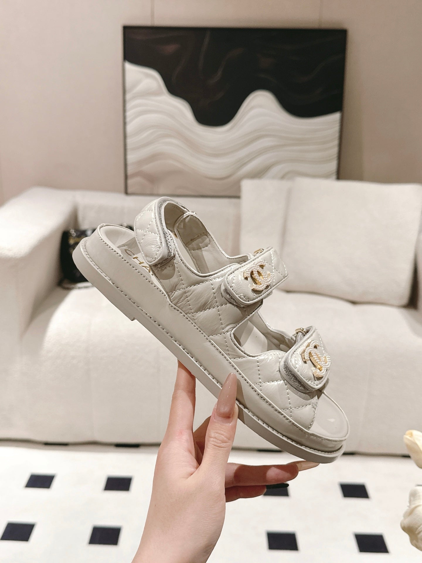 CC 25 Dad Deals Sandals Beige Gray Patent Leather 237592