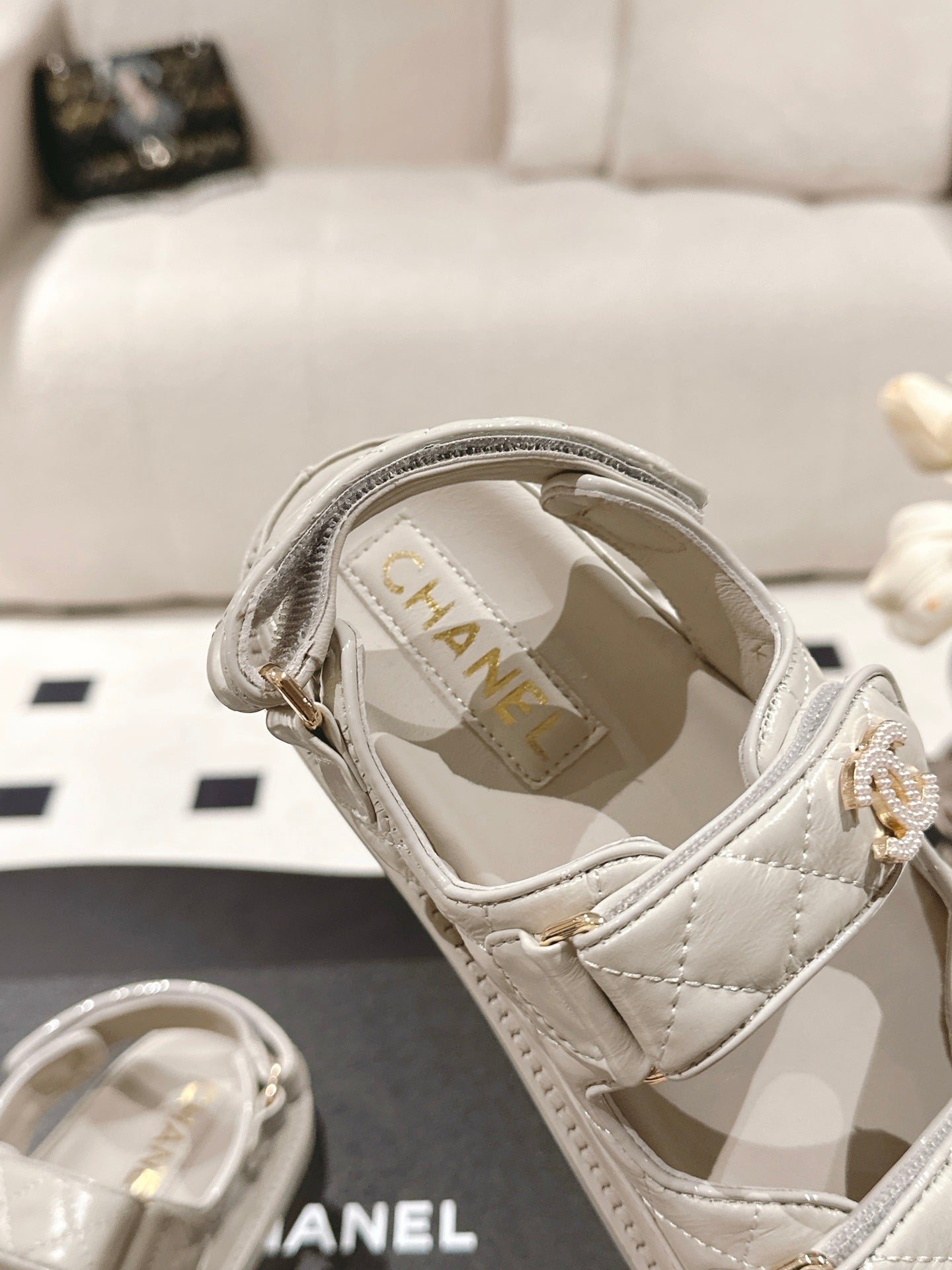 CC 25 Dad Deals Sandals Beige Gray Patent Leather 237592