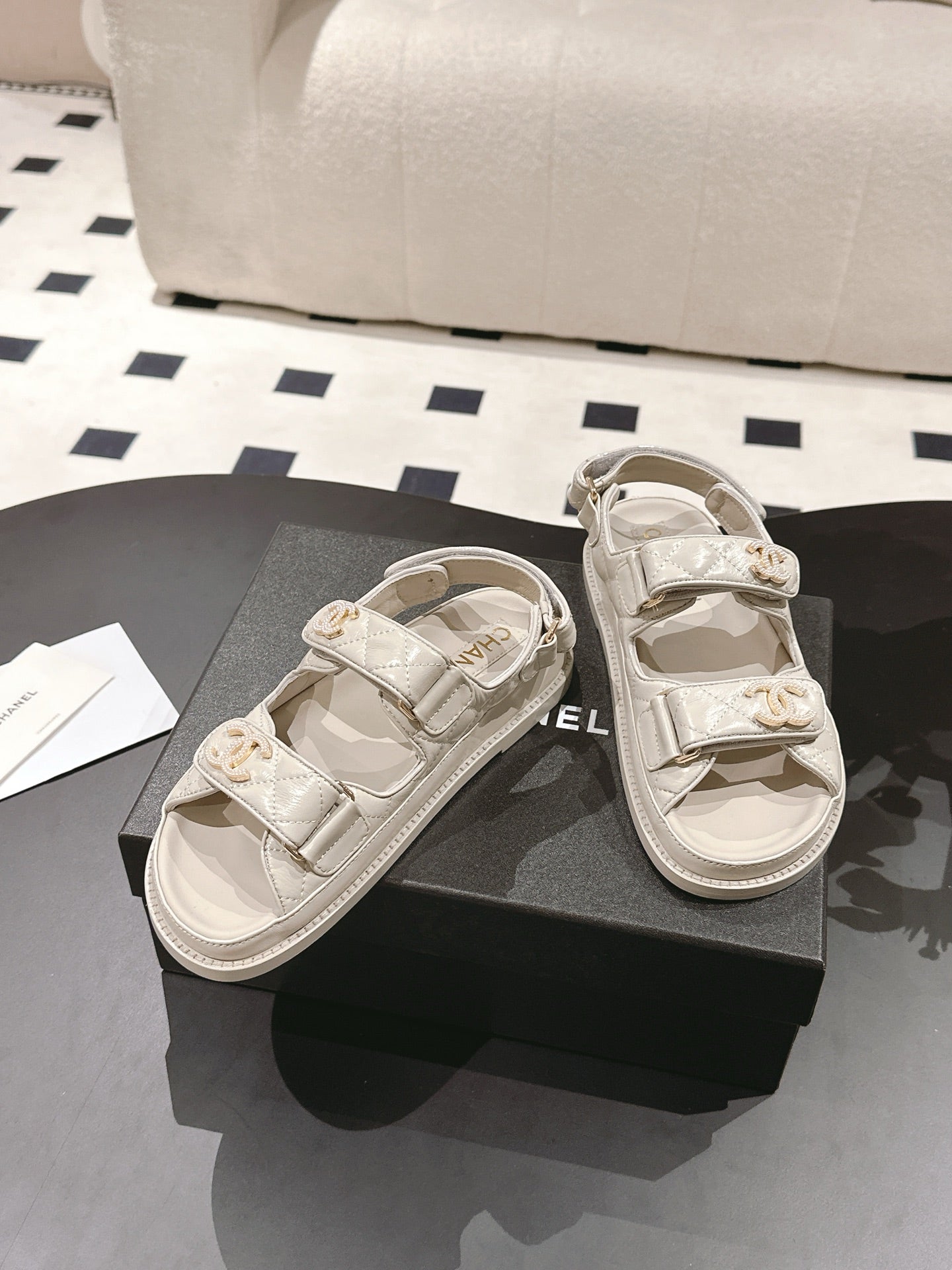 CC 25 Dad Deals Sandals Beige Gray Patent Leather 237592