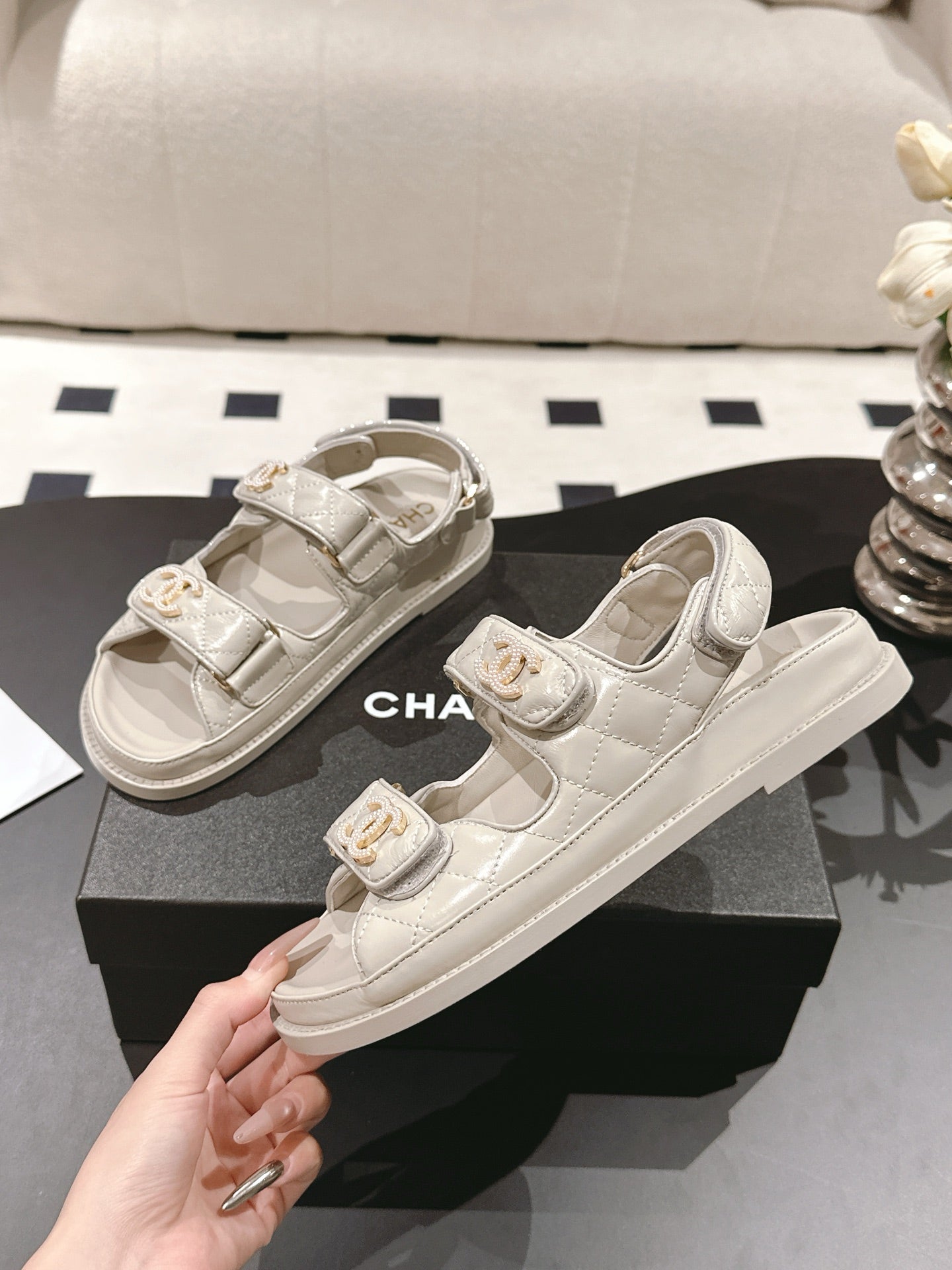 CC 25 Dad Deals Sandals Beige Gray Patent Leather 237592