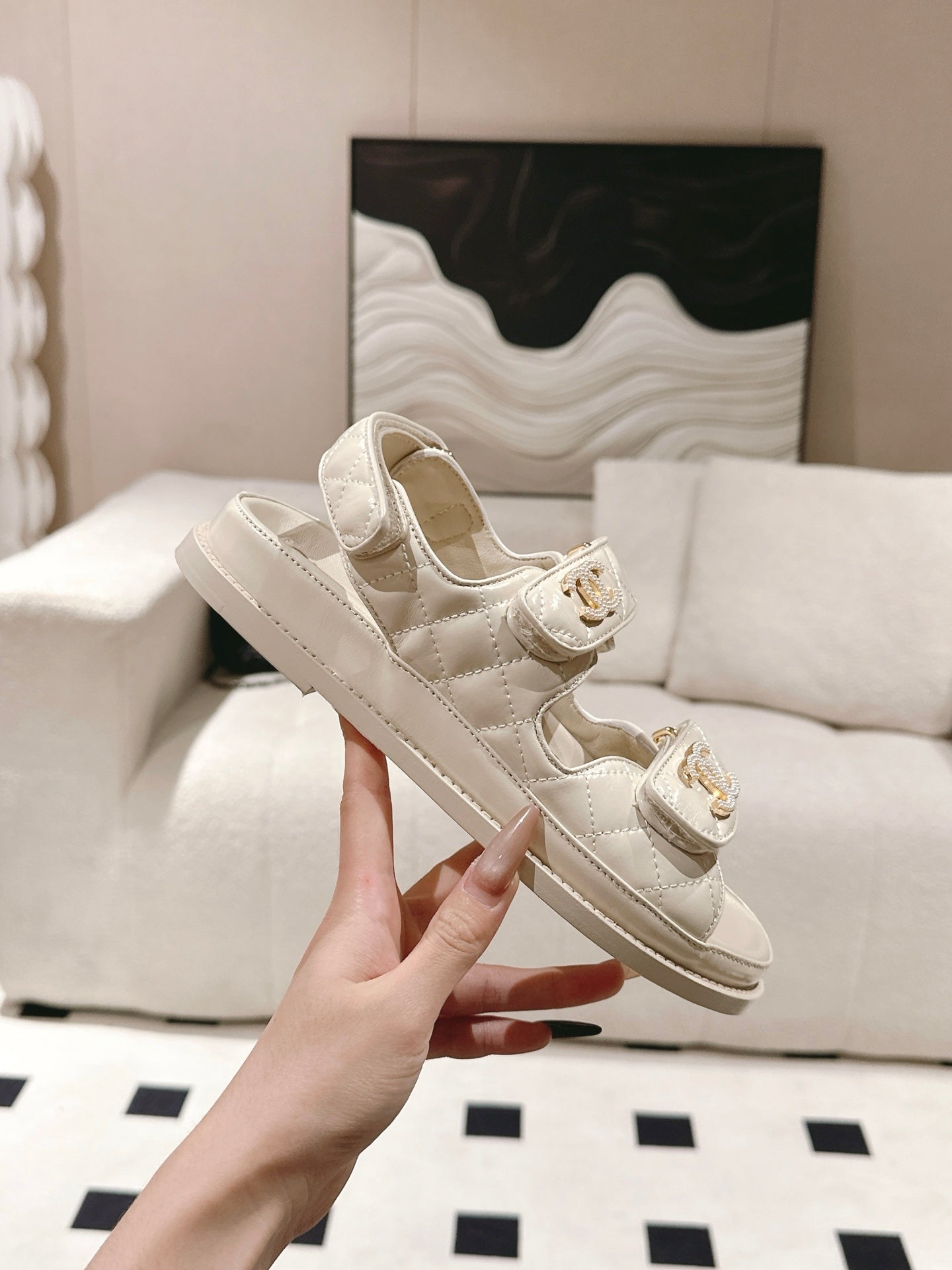 CC 25 Dad Deals Sandals Beige Cream Patent Leather 237593