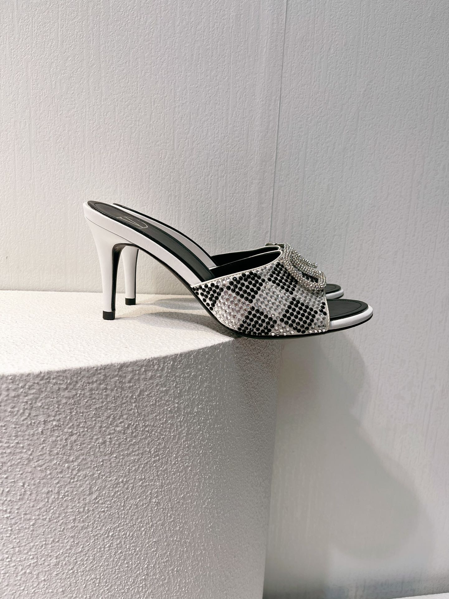 VT High Heeled Sandals Black White Sheepskin 292832