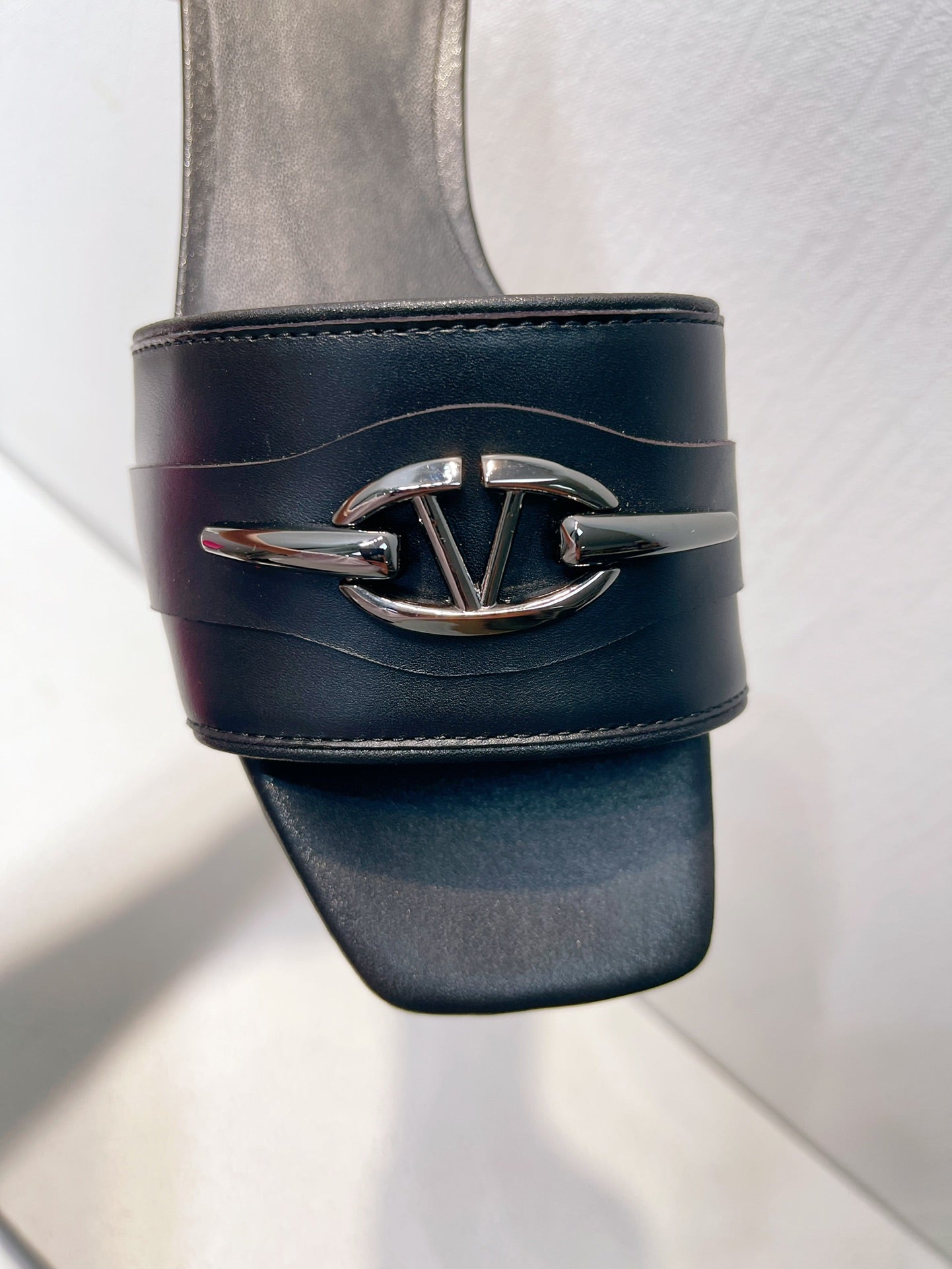 VT Moon Slides in Leather Black Cowhide 292857