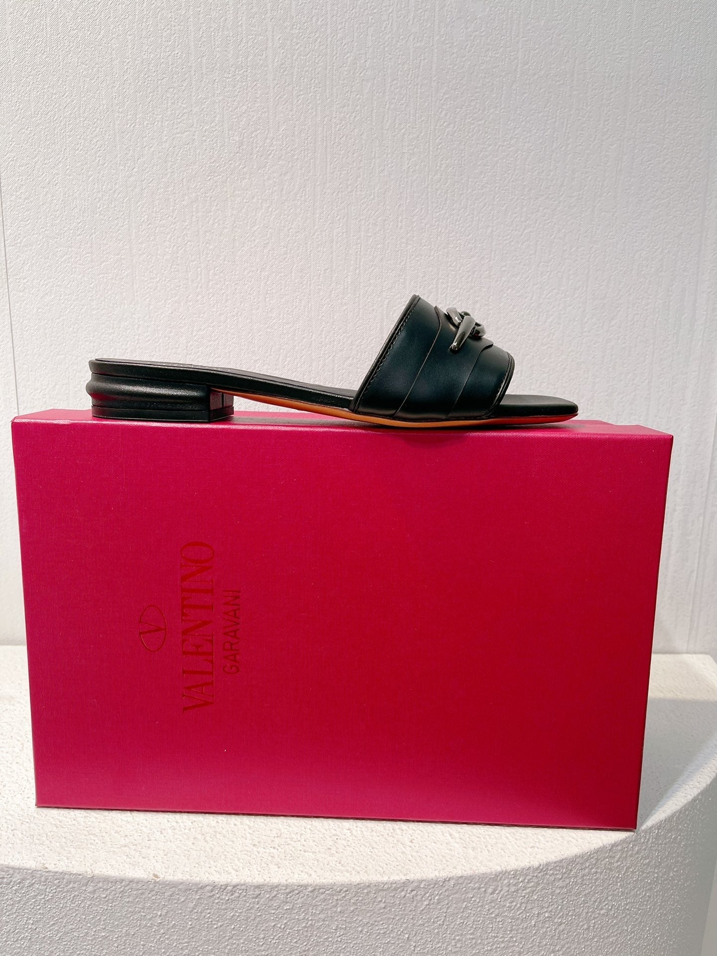 VT Moon Slides in Leather Black Cowhide 292857