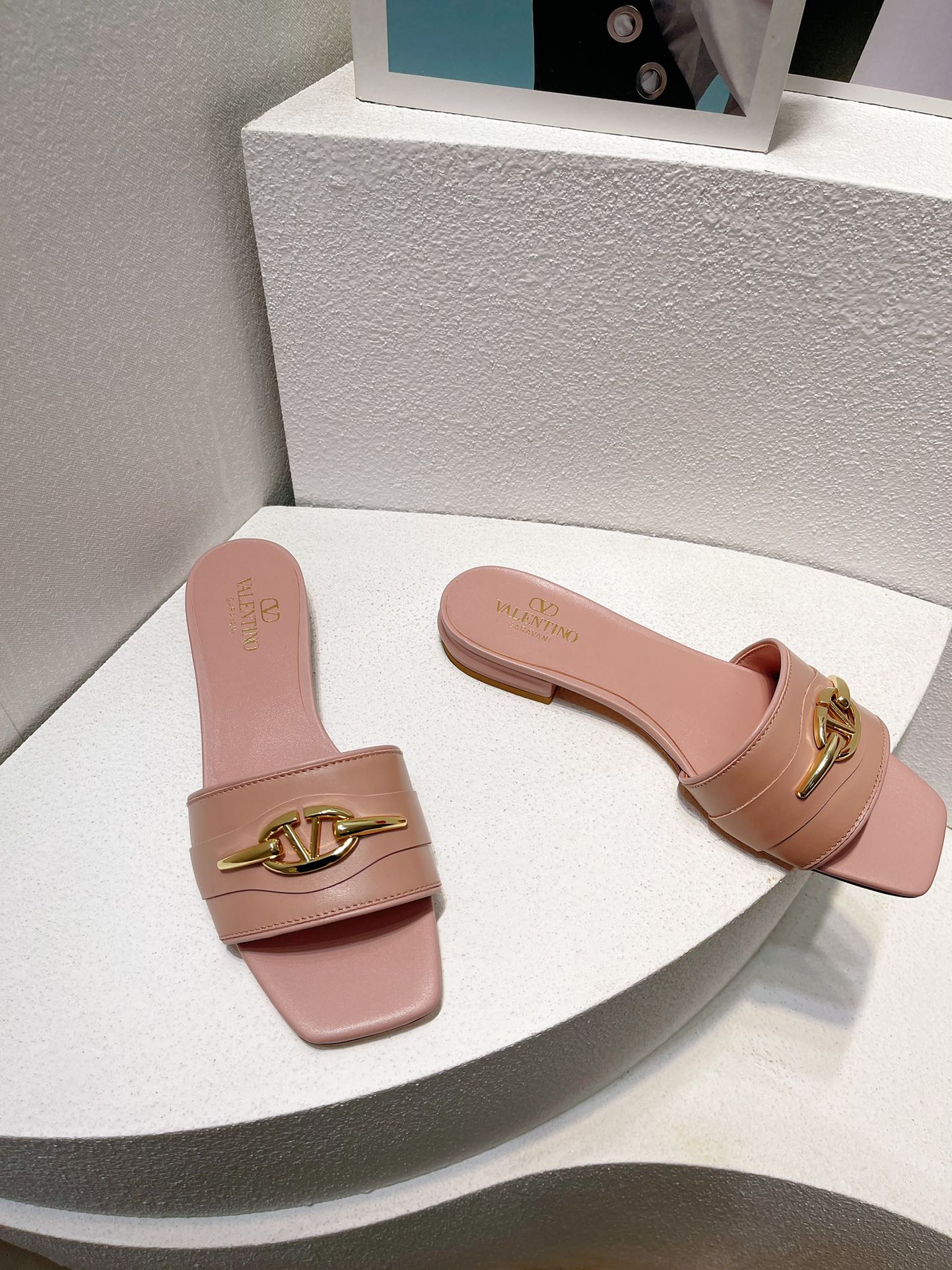 VT Moon Slides in Leather Pink Cowhide 292860