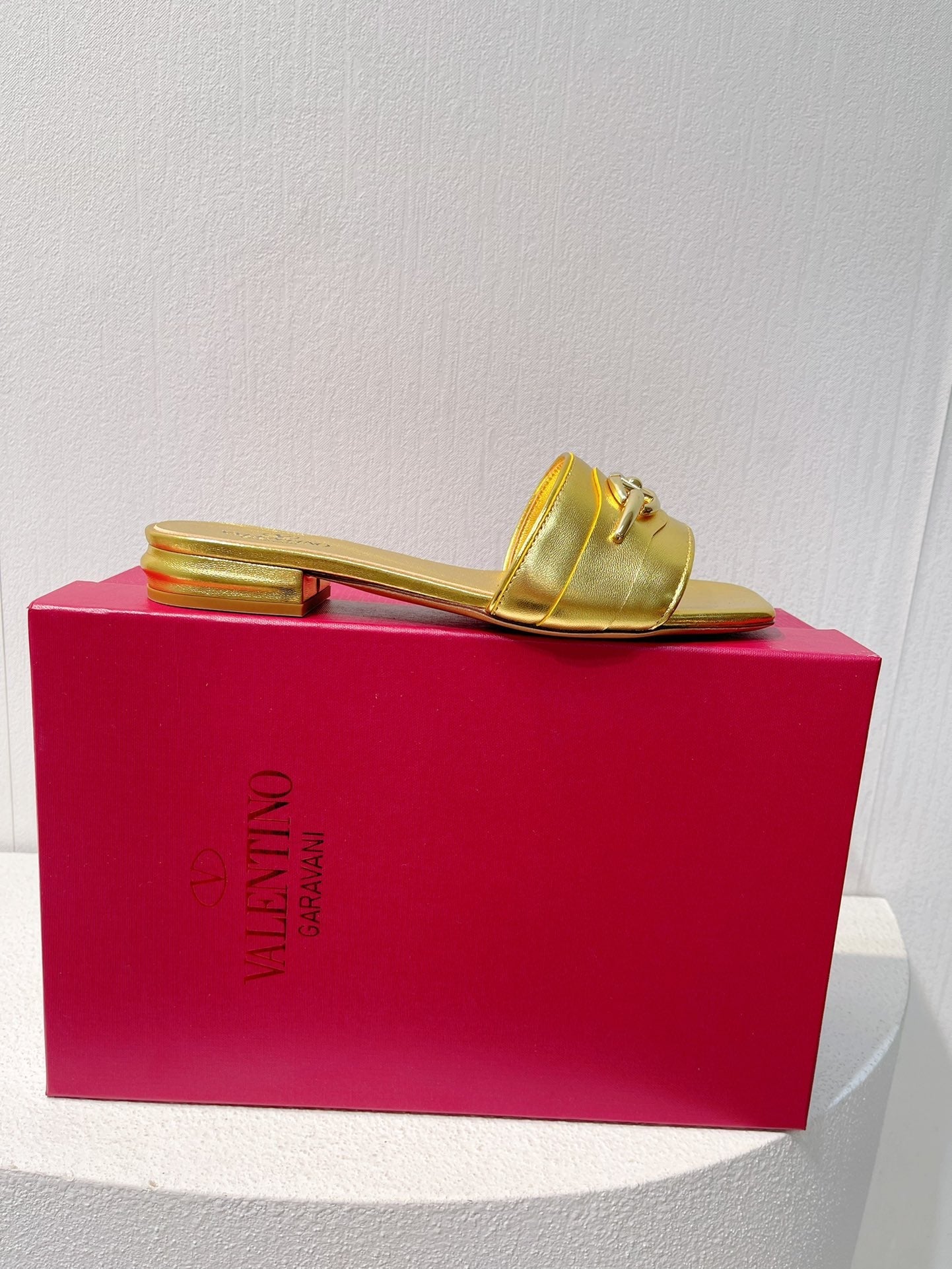 VT Moon Slides in Leather Gold Cowhide 292862