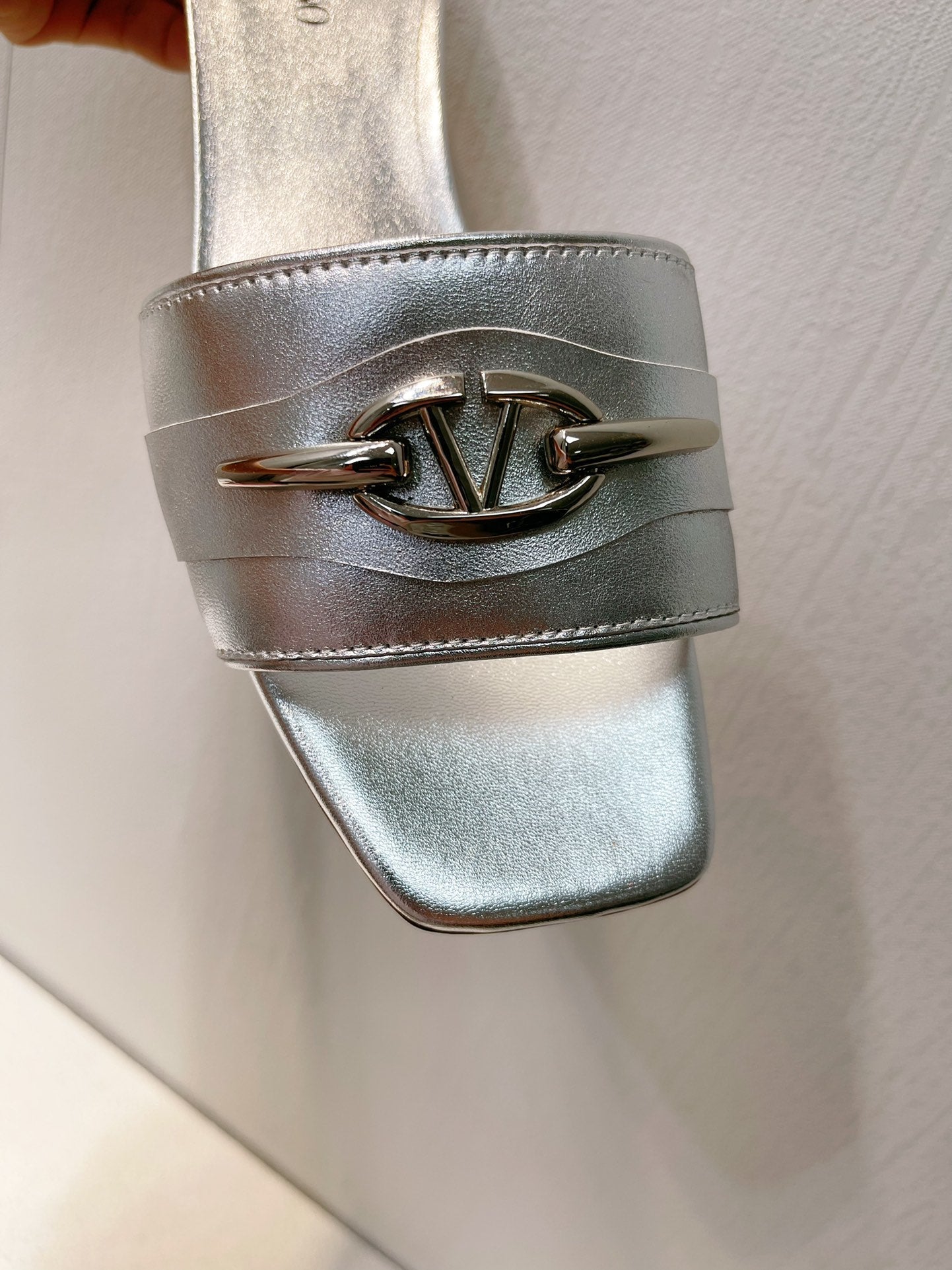 VT Moon Slides in Leather Silver Cowhide 292863