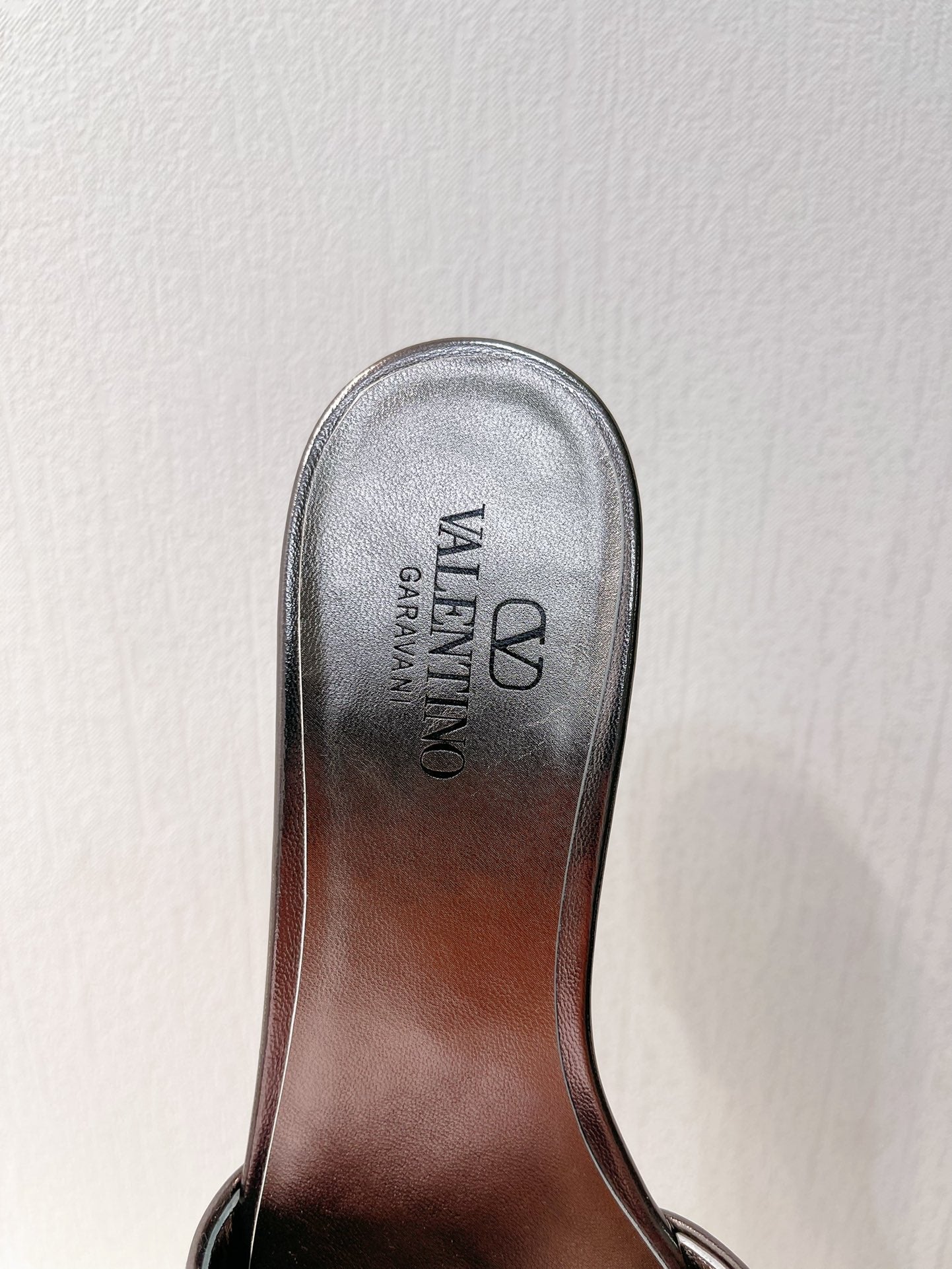 VT Moon Slides in Leather Gray Cowhide 292864