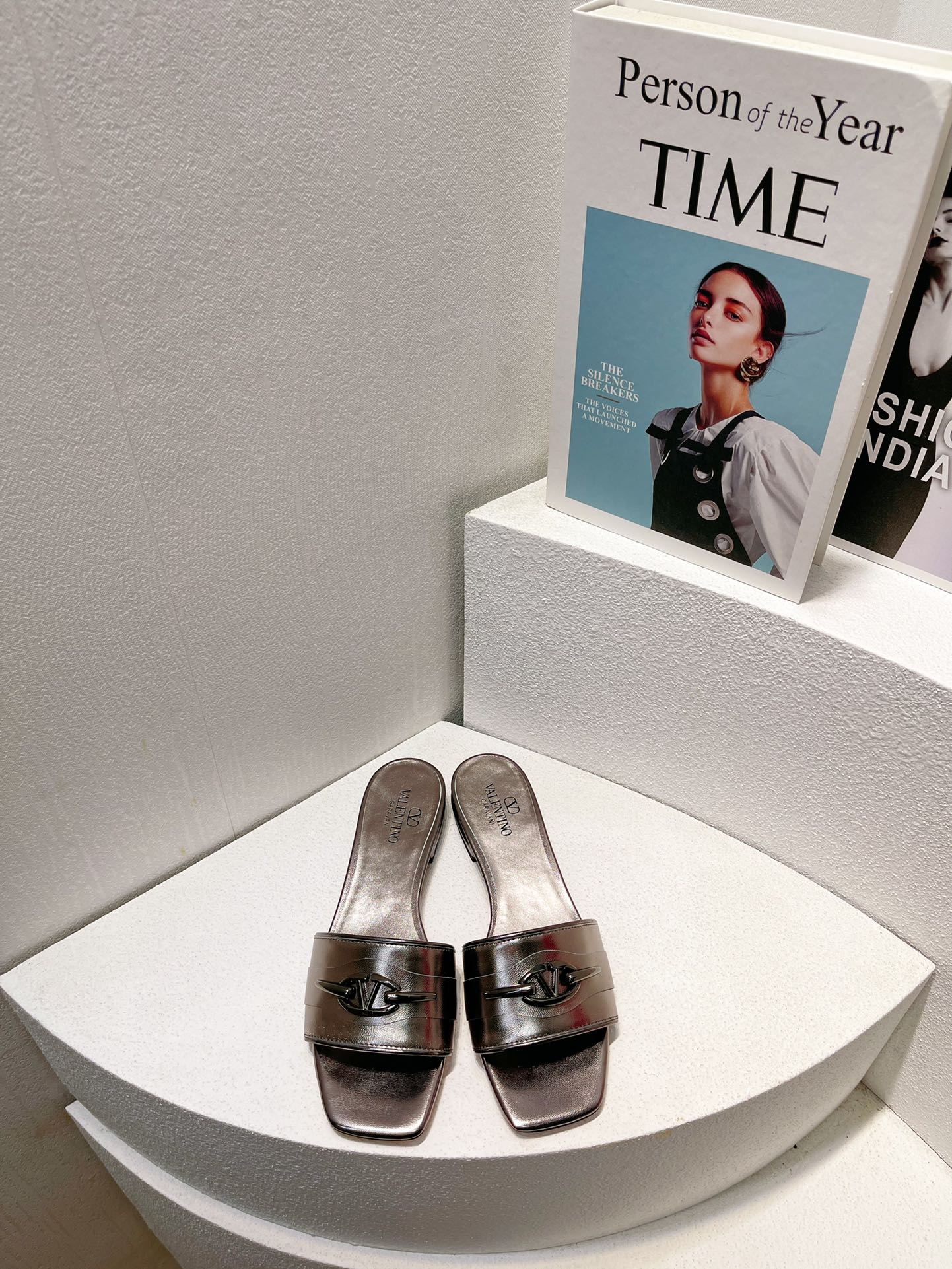 VT Moon Slides in Leather Gray Cowhide 292864