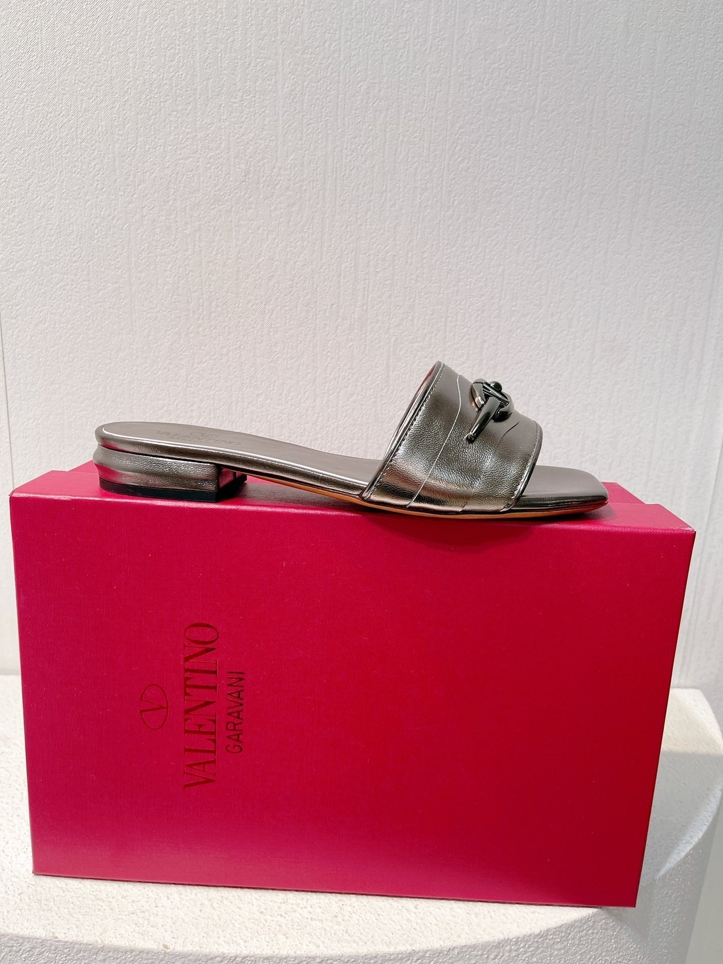 VT Moon Slides in Leather Gray Cowhide 292864