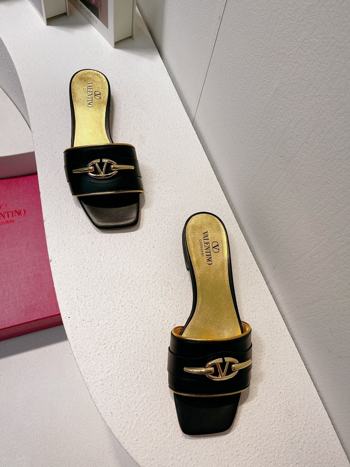 VT Moon Slides in Leather Black Cowhide 292866