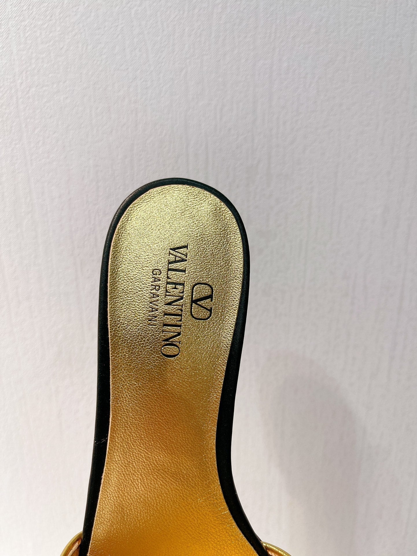 VT Moon Slides in Leather Black Cowhide 292866