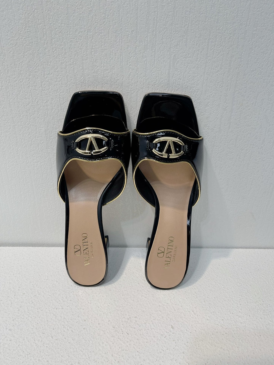 VT Mid Heel Mule Sandal Black Sheepskin 292757