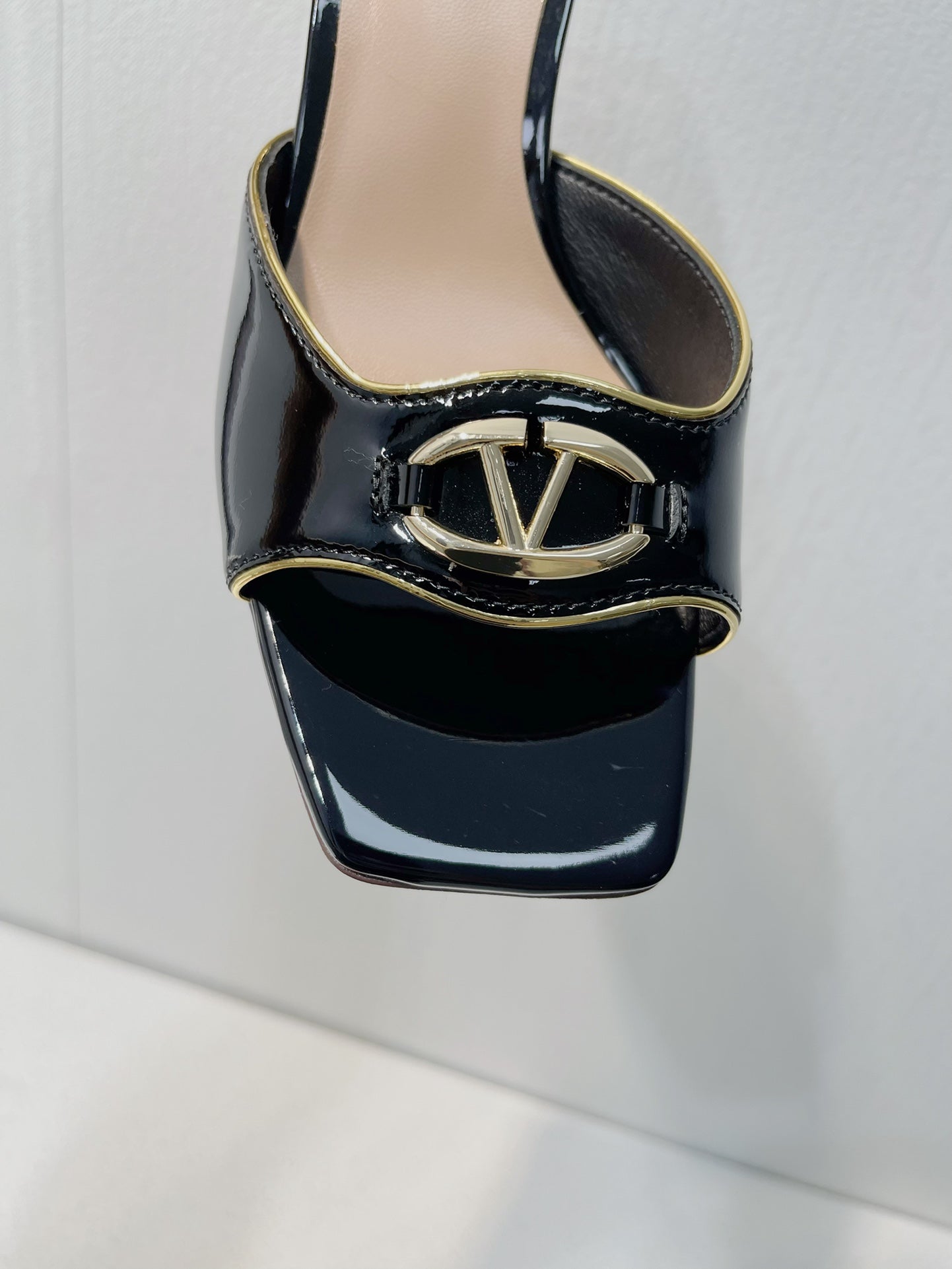 VT Mid Heel Mule Sandal Black Sheepskin 292757