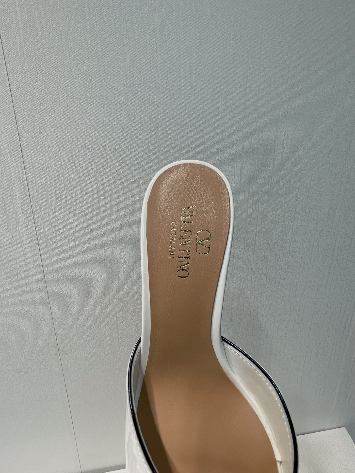 VT Mid Heel Mule Sandal White Sheepskin 292758