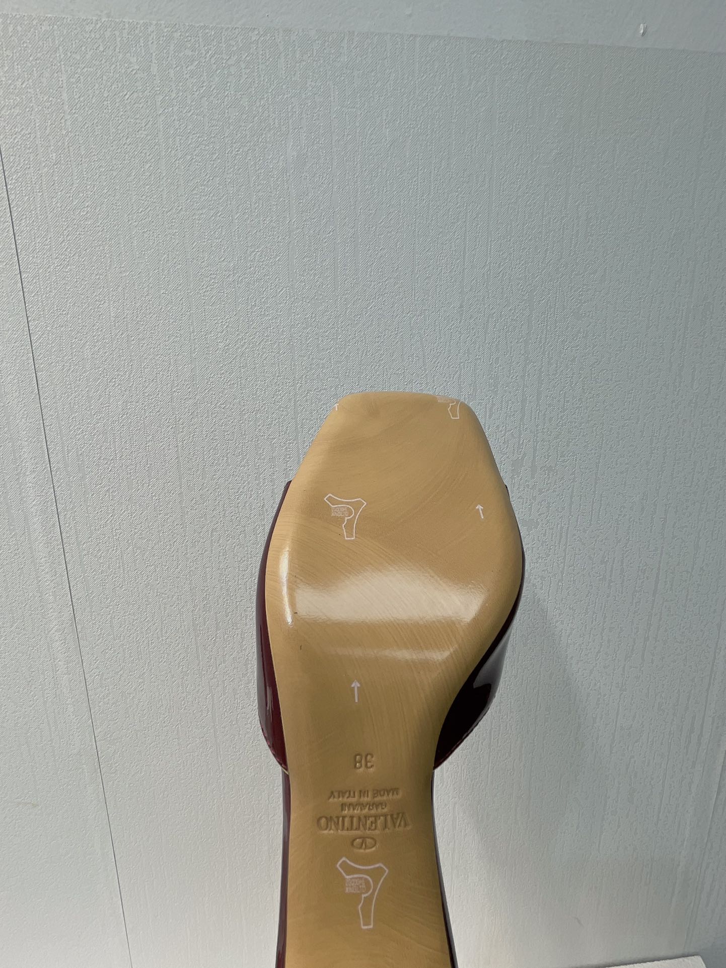 VT Mid Heel Mule Sandal Ruby Red Sheepskin 292761