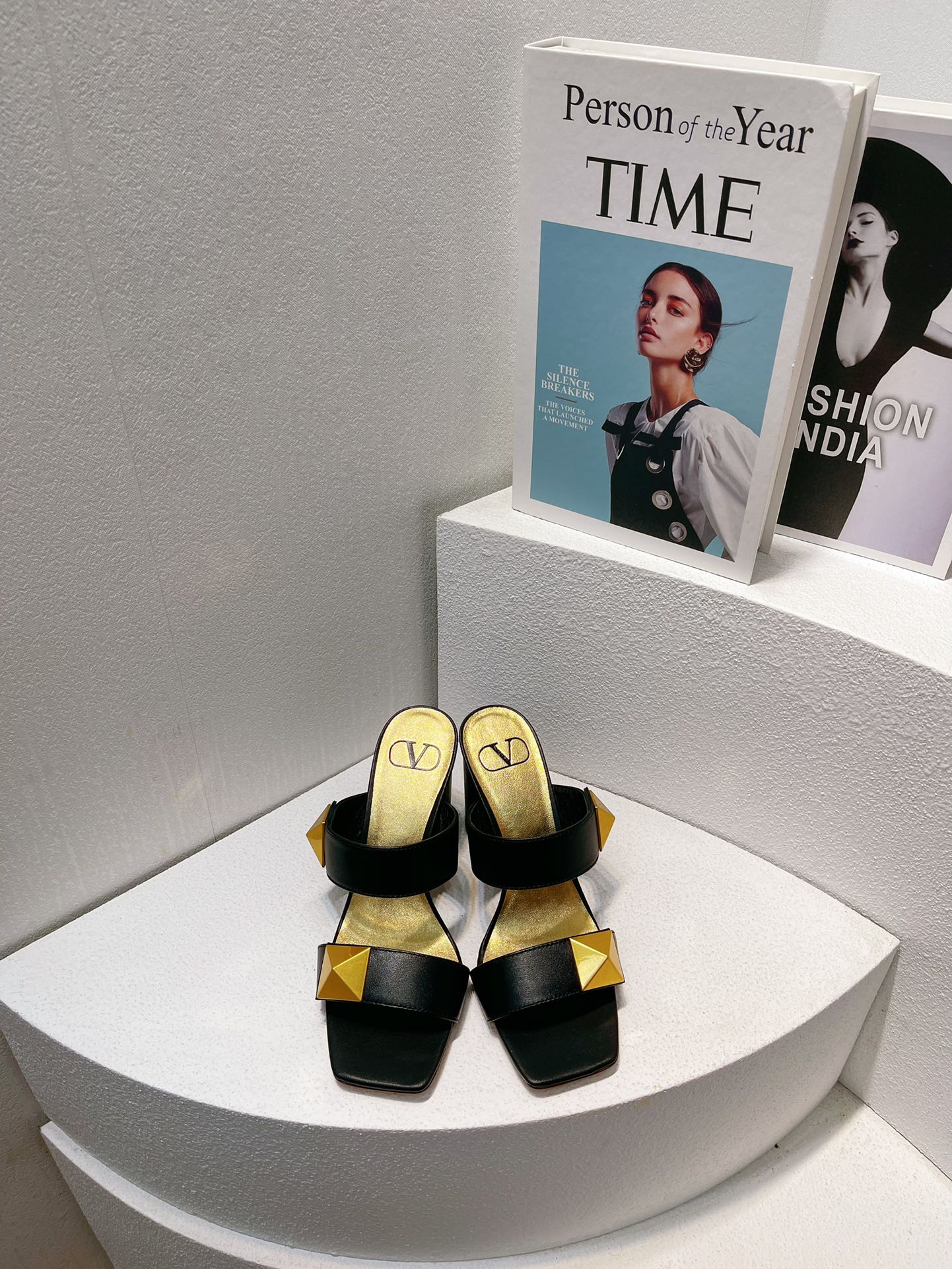 VT One Stud Leather Sandals Black Cowhide 292887