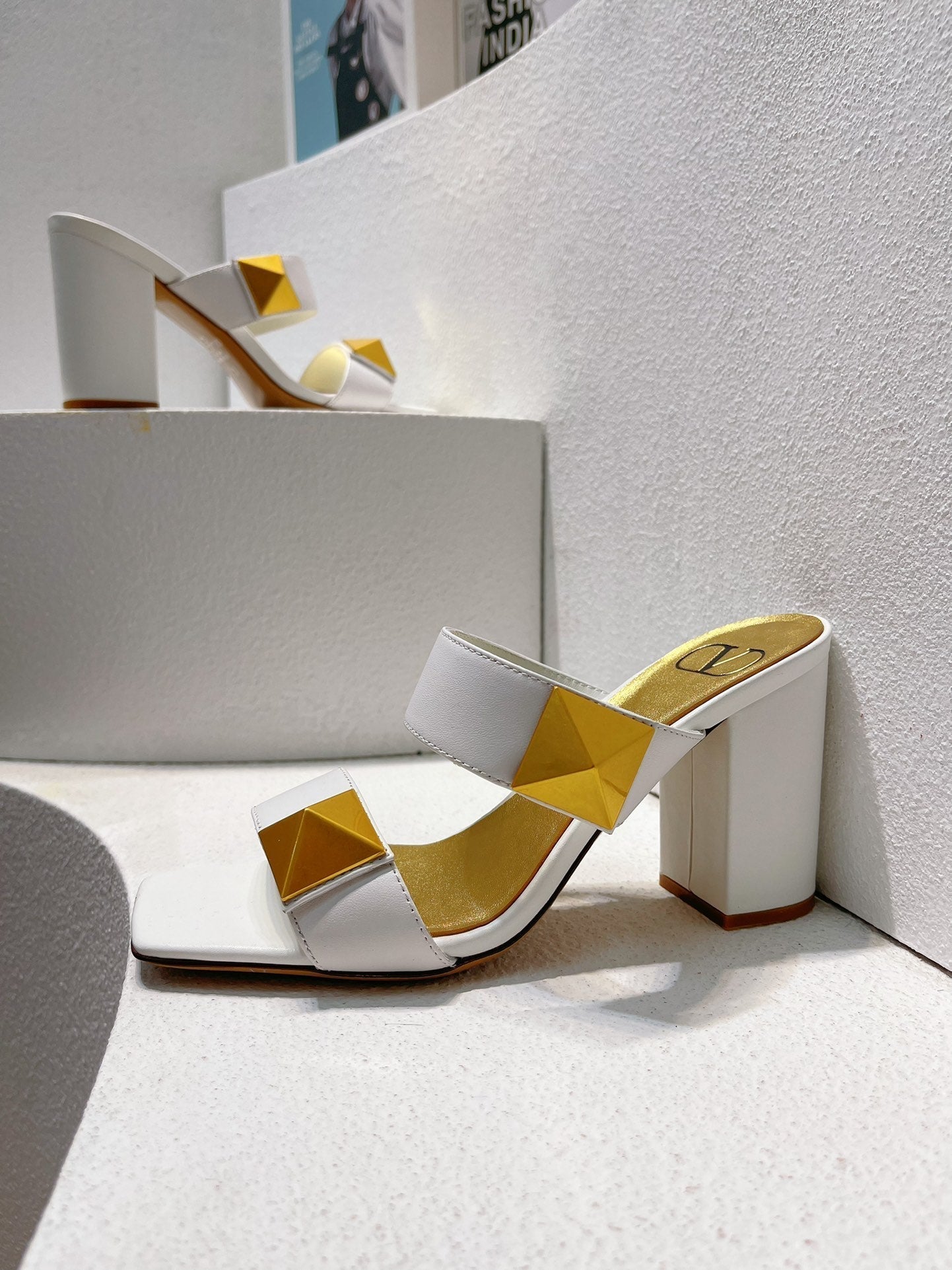 VT One Stud Leather Sandals White Cowhide 292888