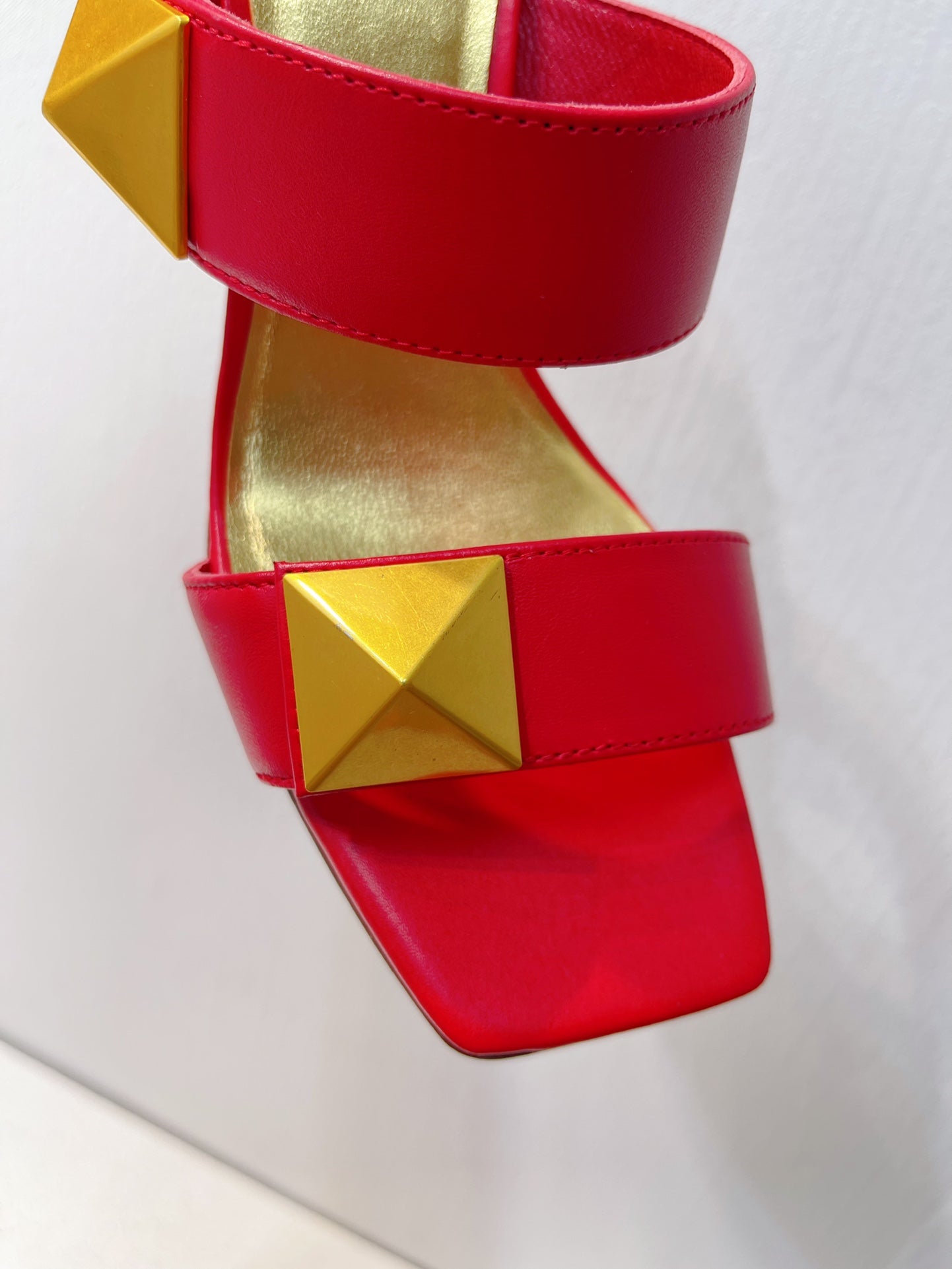 VT One Stud Leather Sandals Red Cowhide 292889