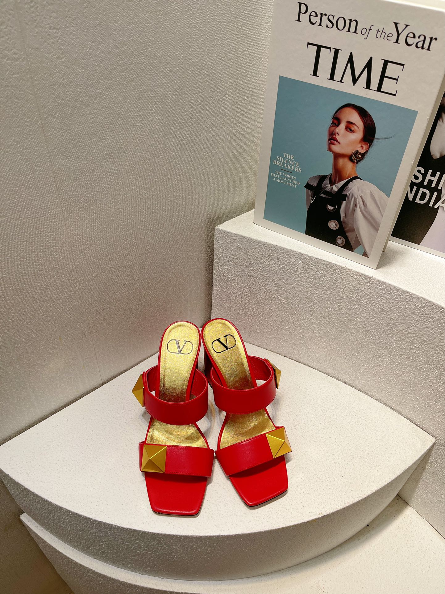 VT One Stud Leather Sandals Red Cowhide 292889