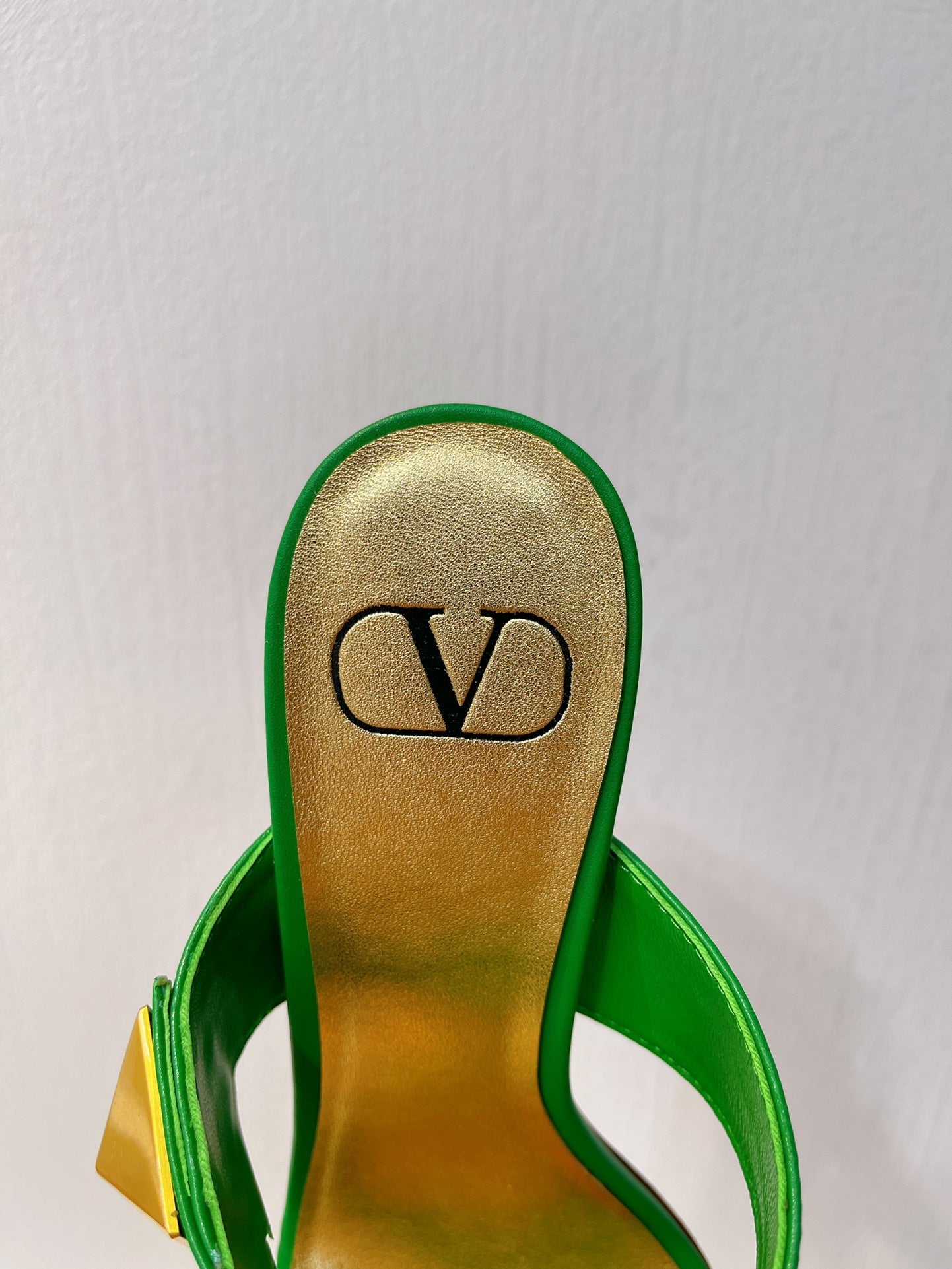 VT One Stud Leather Sandals Green Cowhide 292890