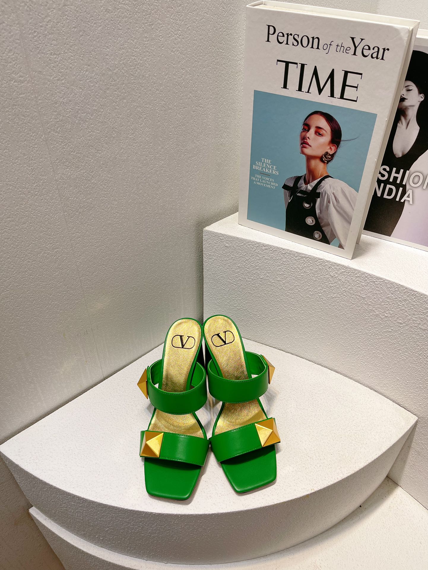 VT One Stud Leather Sandals Green Cowhide 292890