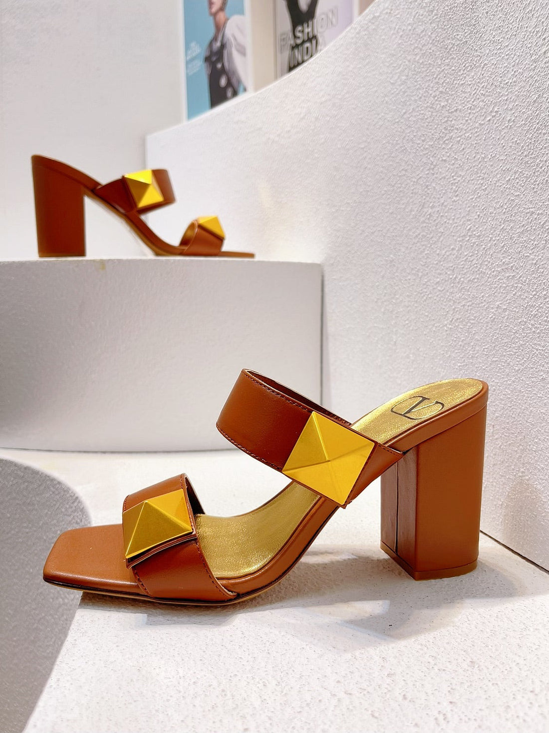 VT One Stud Leather Sandals Brown Cowhide 292753