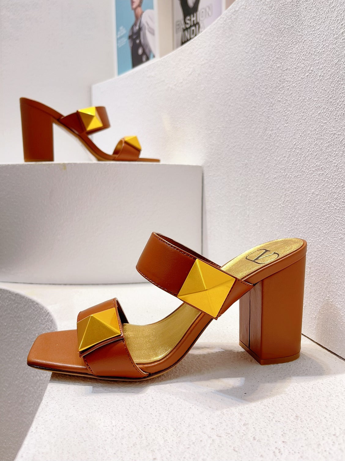 VT One Stud Leather Sandals Brown Cowhide 292753